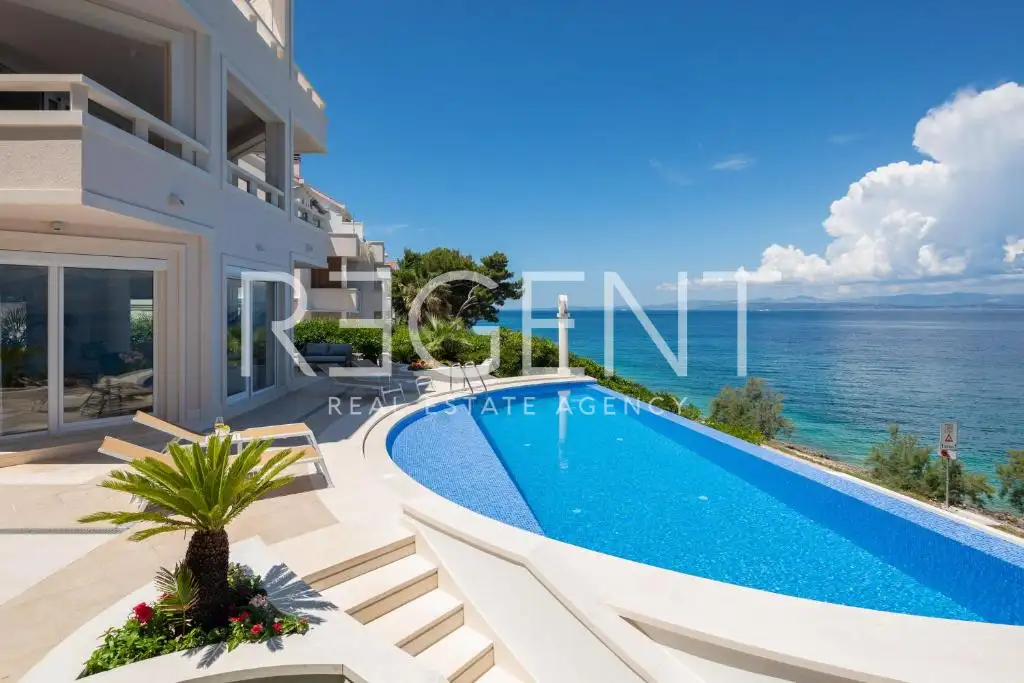 Brač - Moderna vila prvi red uz more