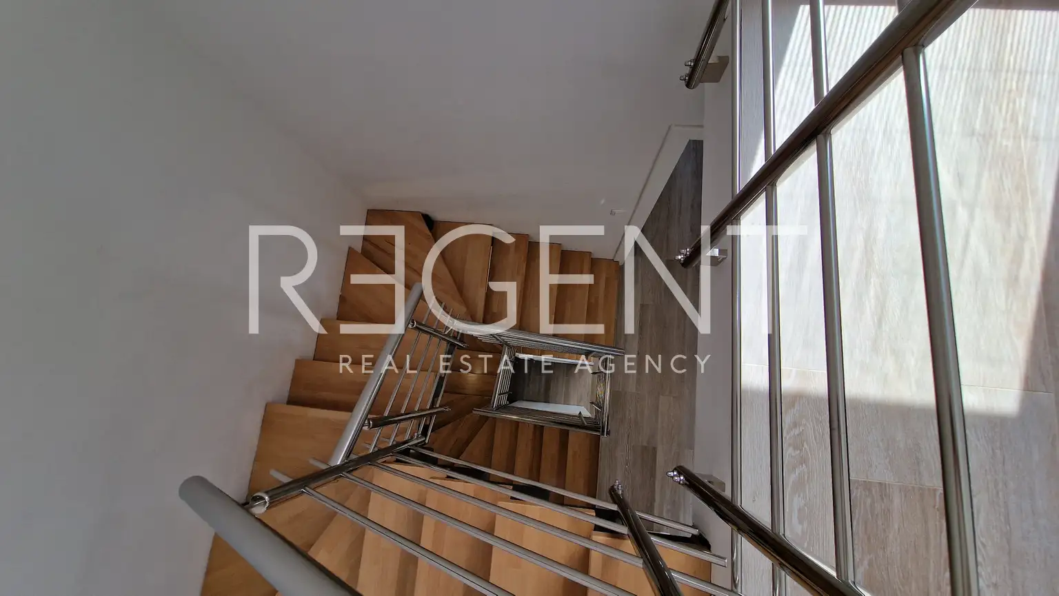 Privlaka - Dom szeregowy z basenem i tarasem na dachu.