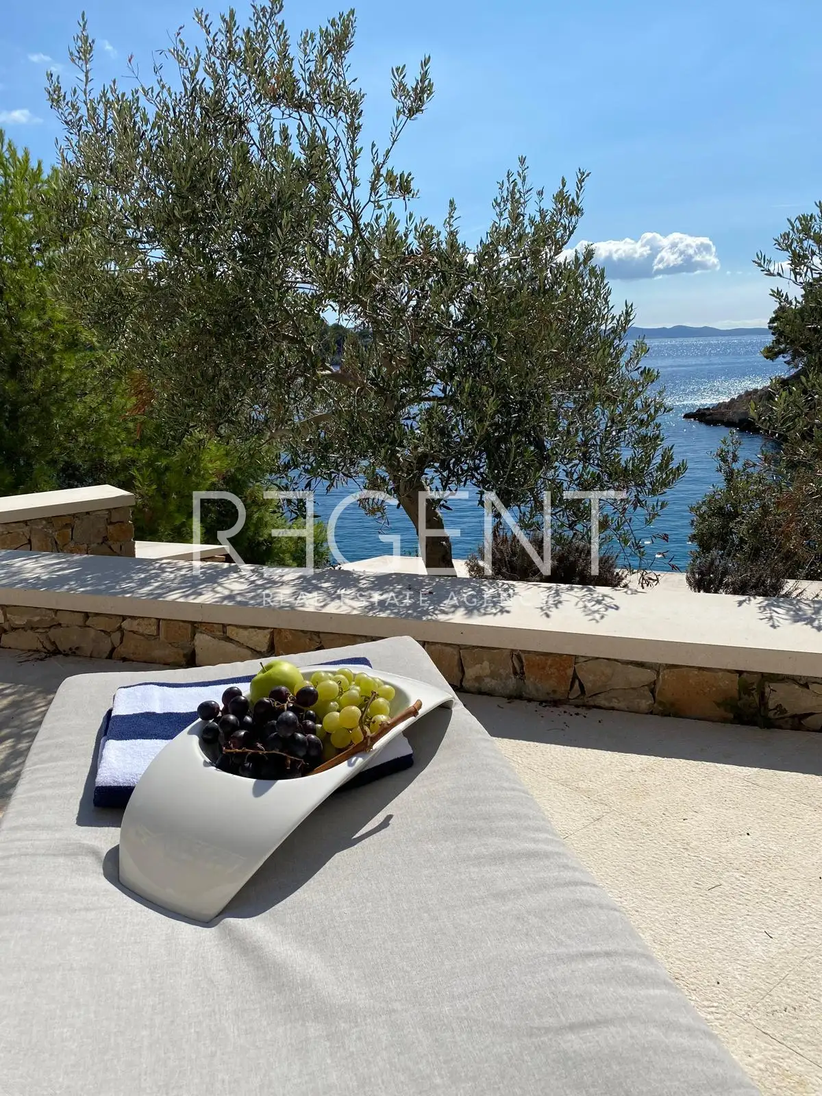 Milna, Brač - Exclusive family villa, first row to the sea