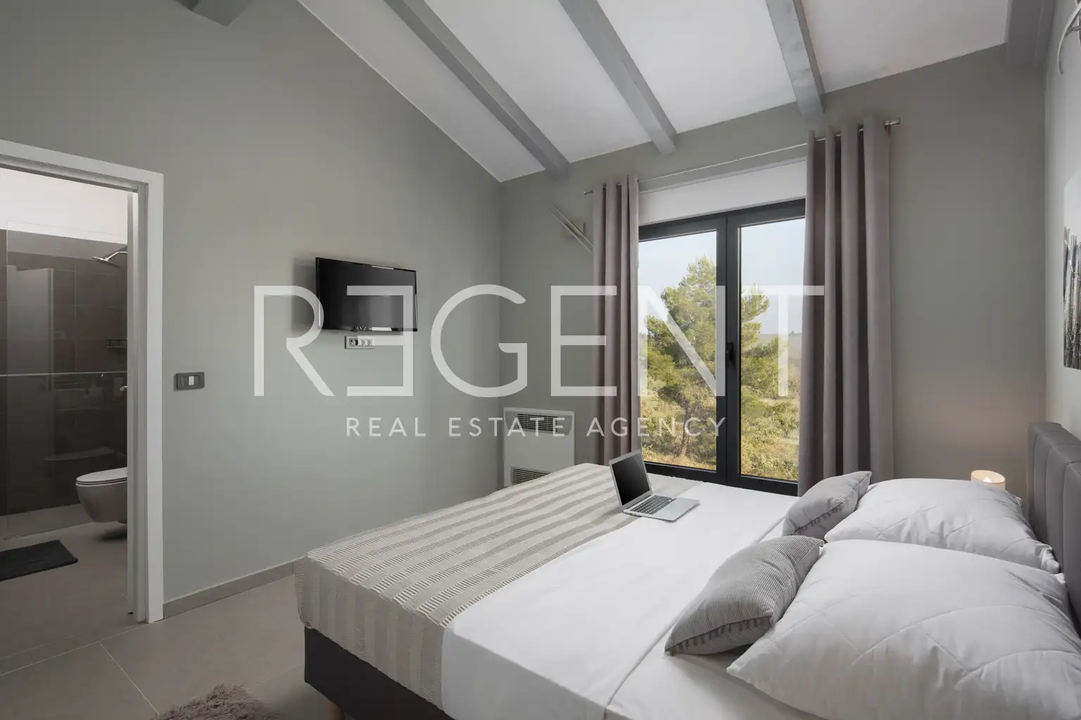 Villa 250 m², Vodnjan area — 78 m² pool, 1600 m² plot