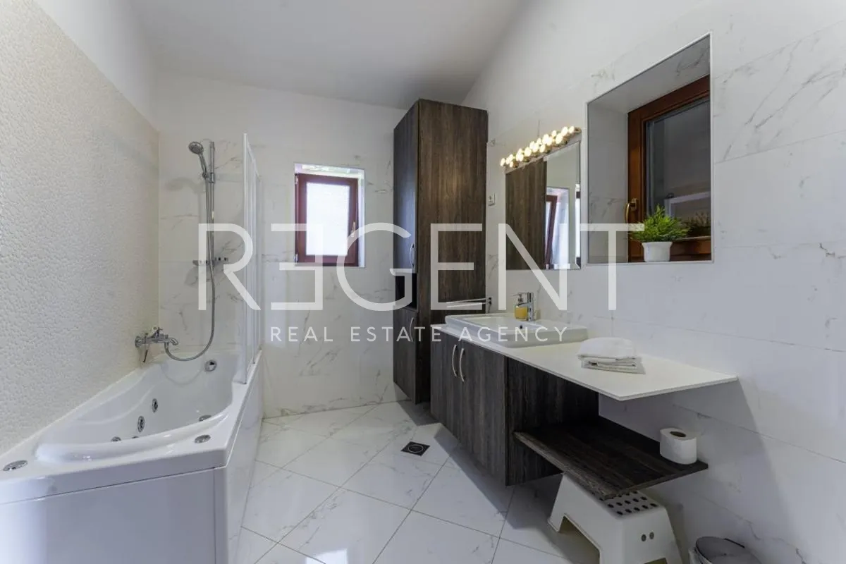 Istrie, Sveti Lovreč - Autentická kamenná vila 280 m2