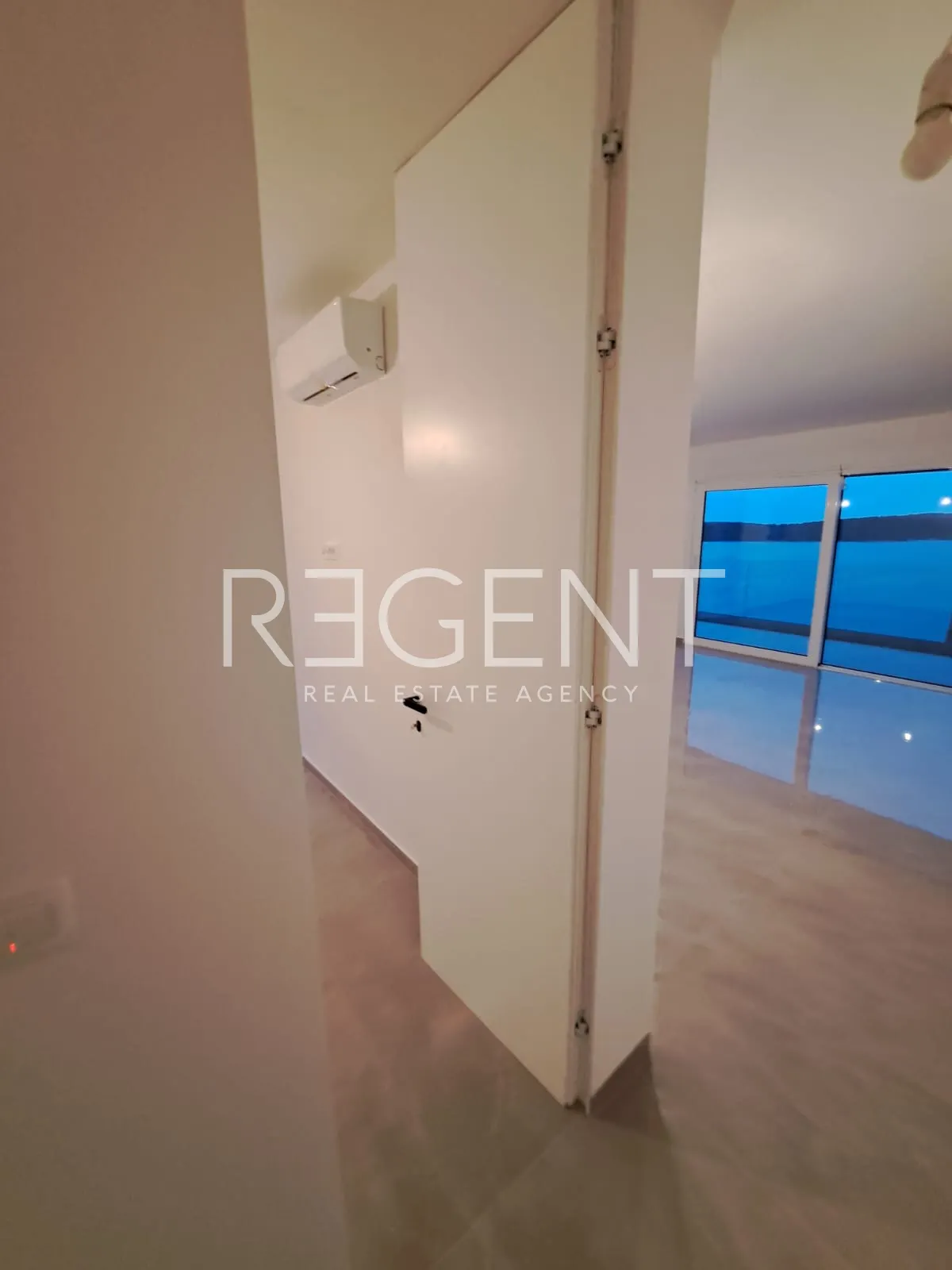 Trogir, Čiovo - Trosoban stan u novogradnji s pogledom na more, 75 m2