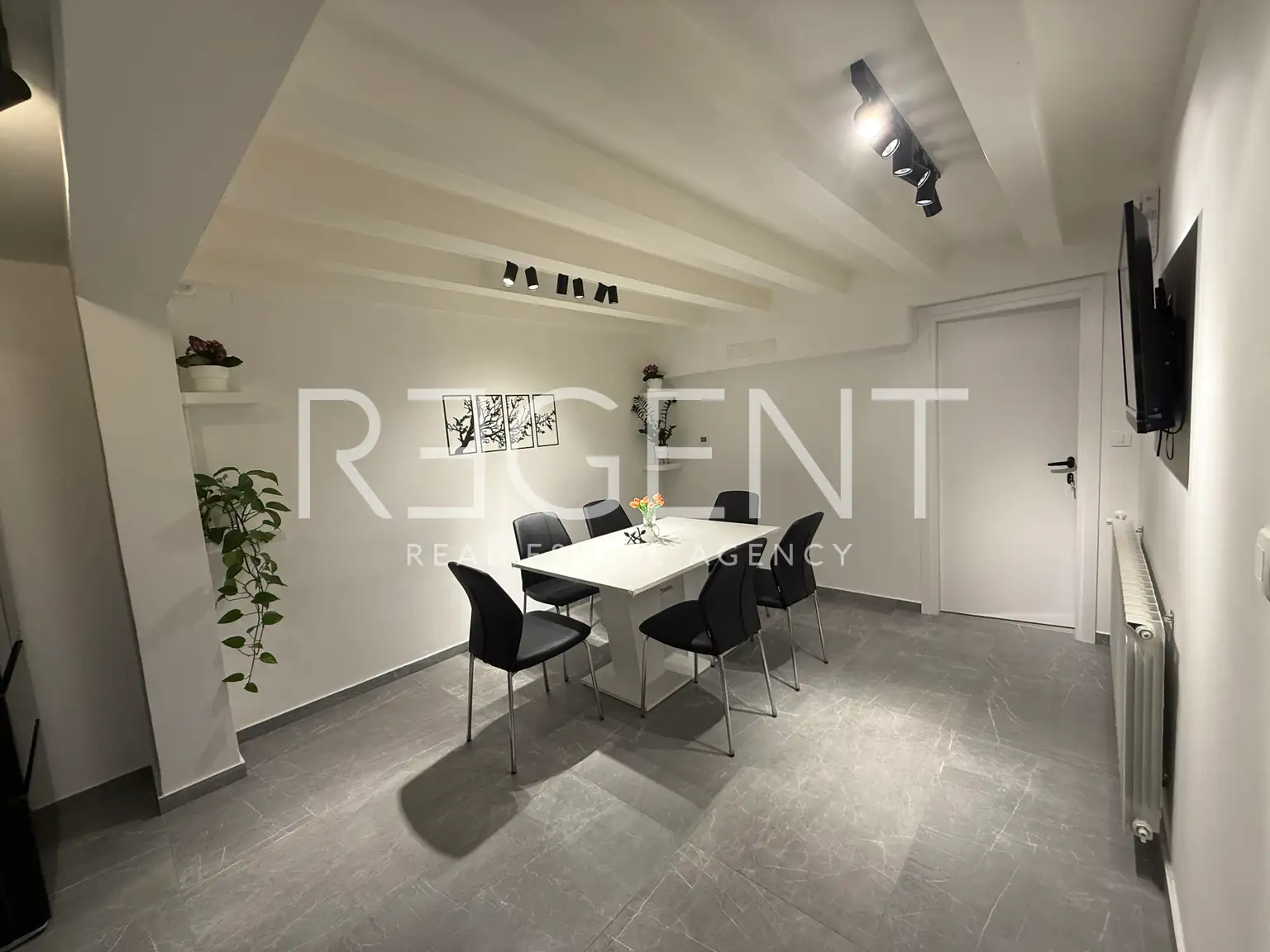 Zagreb, Borongaj - prostrani šesterosoban stan