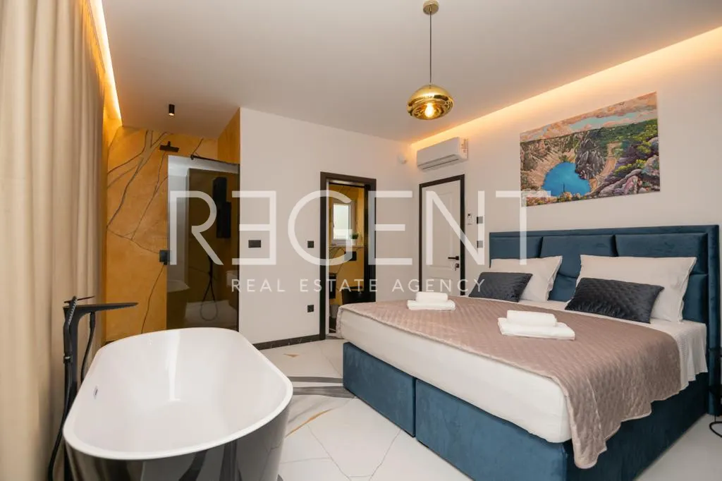Makarska, Zagvozd - Luxury villa with pool 270 m2