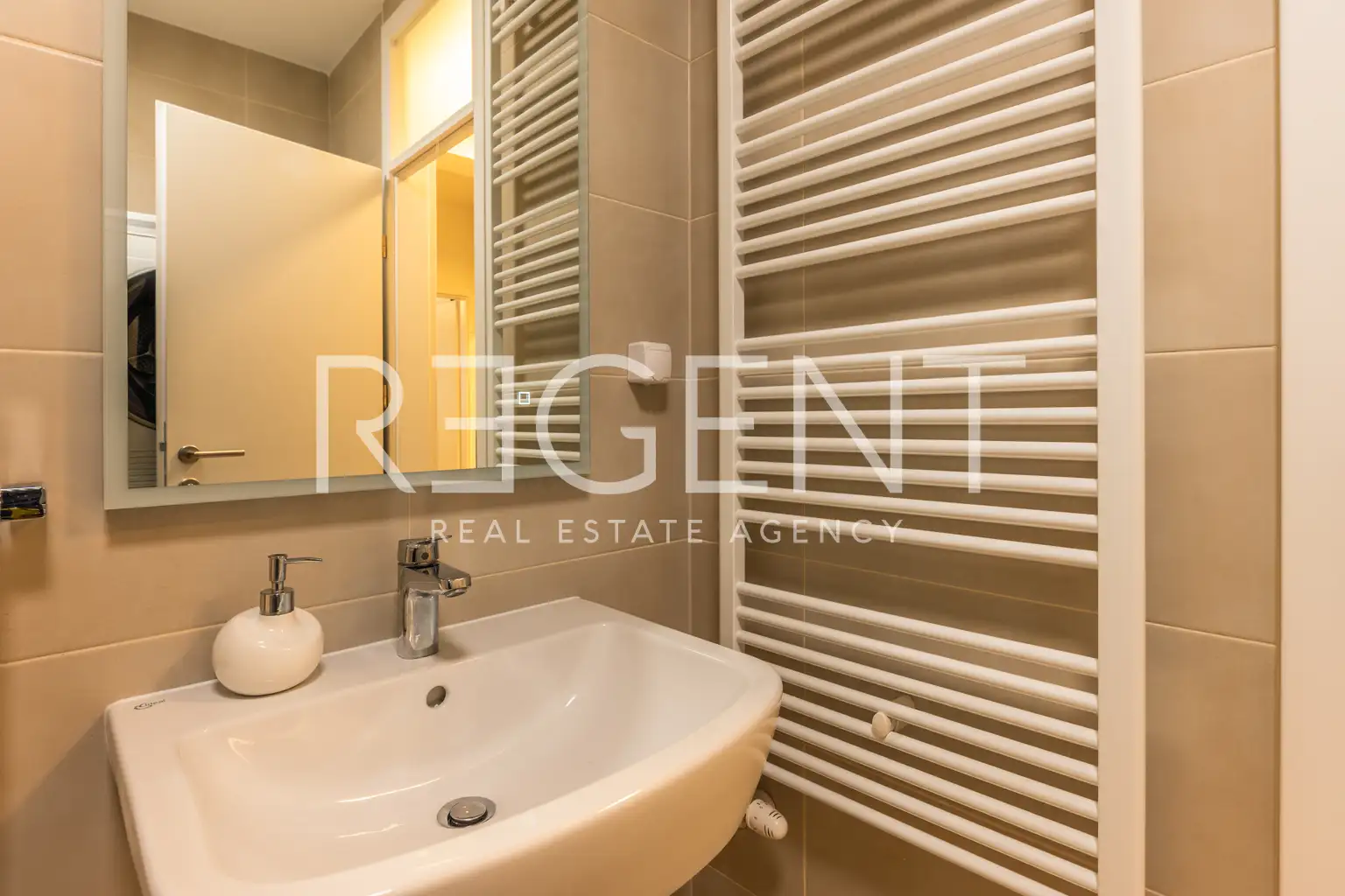 Загреб, Нижний город - Двухкомнатная современная квартира в аренду в новостройке.