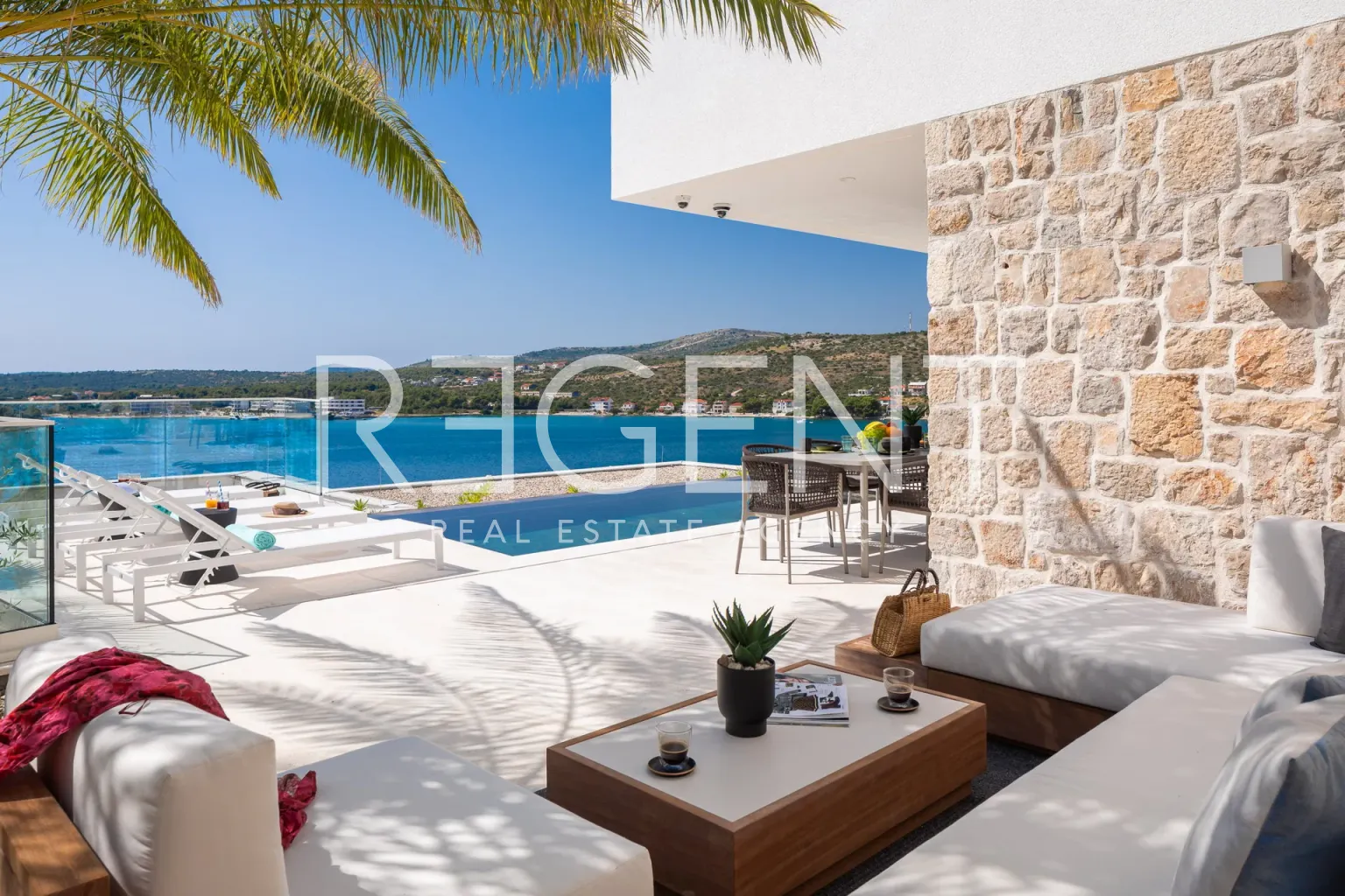 Šibenik, Rogoznica – Moderna vila s panoramskim pogledom na more