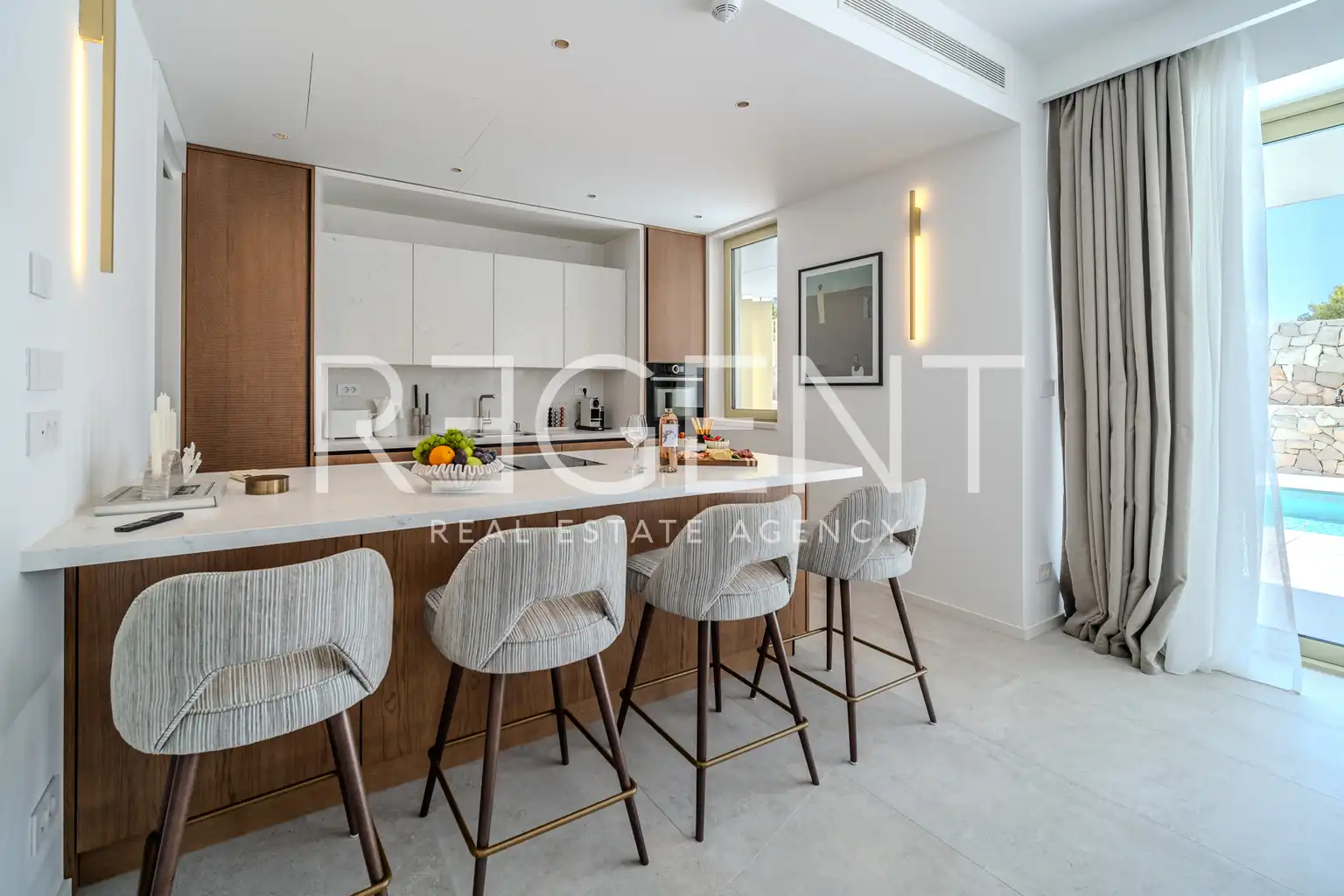 Brač, Sutivan - Predivna vila u blizini mora 274m2