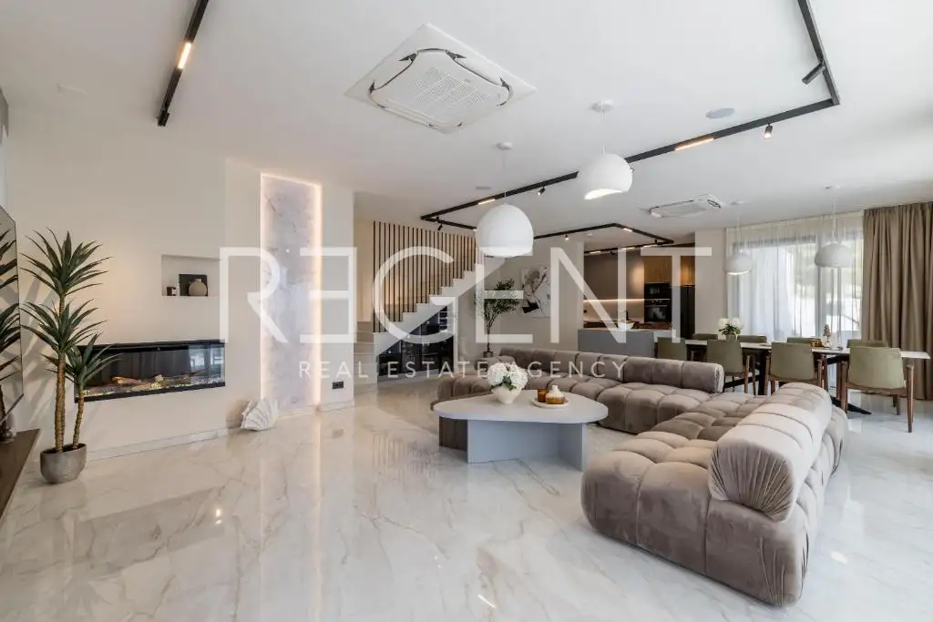 Dugi Rat - Vila 300 m², bazen, sauna ,pogled na more