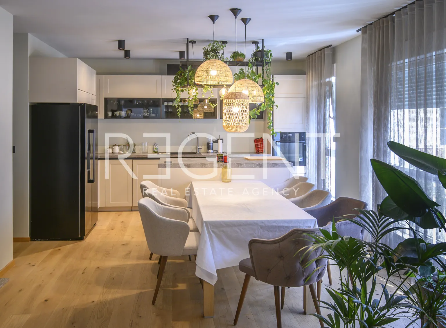 Split, Strožanac - Dvoetažni penthouse s lođom i terasom