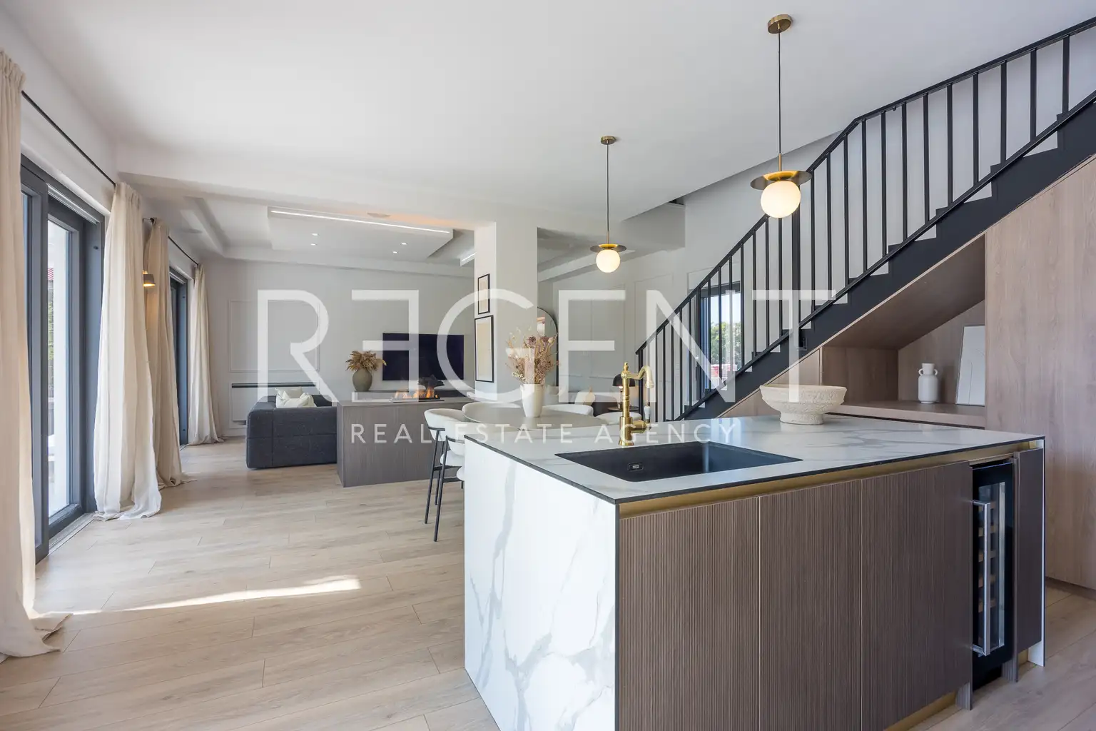 Istra, Svetvinčenat - Moderna vila s grijanim bazenom