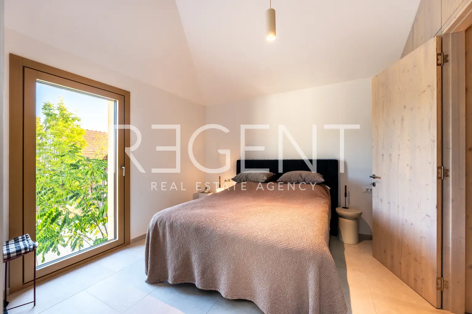 Ravna Gora, kuća 146 m² — 2 stana, privatni lift, bazen