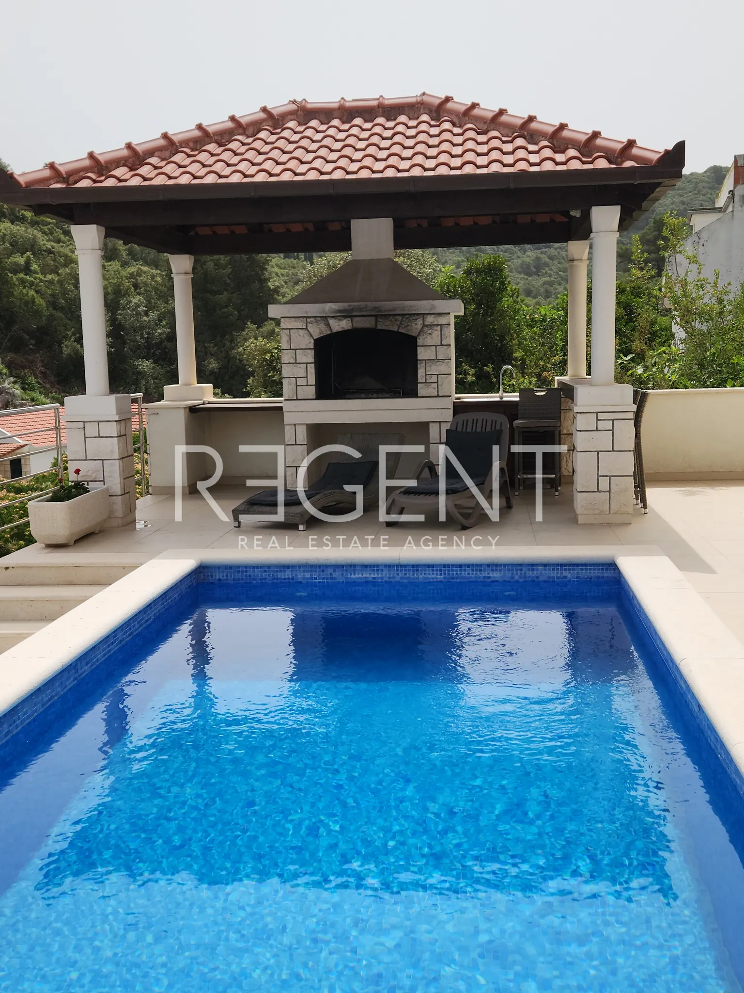 Korčula, Žrnovo - Vila prvi red uz more 280 m2