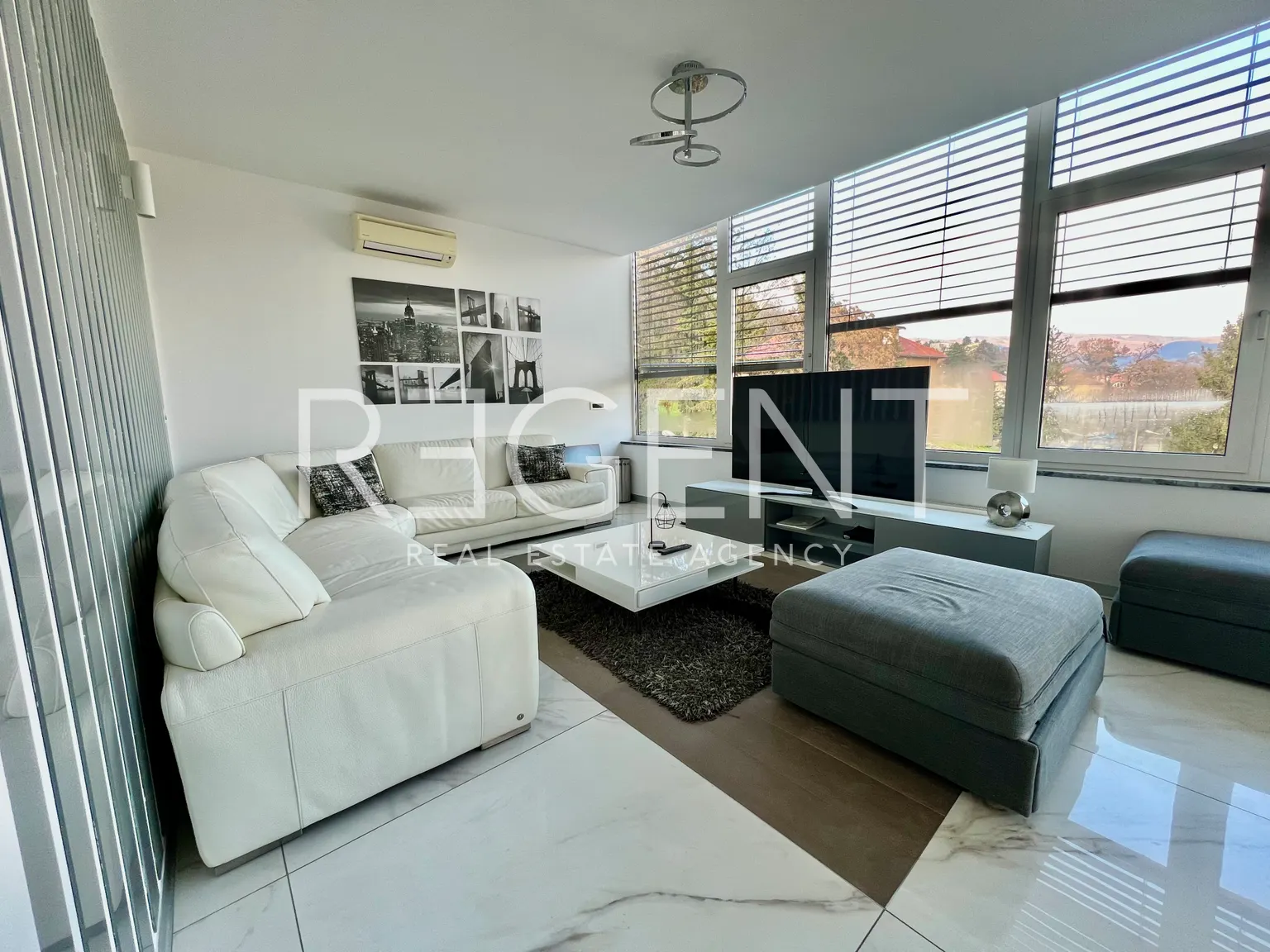 Záhřeb Medvedgradská - Luxusní třípokojový penthouse 105m2 pronájem