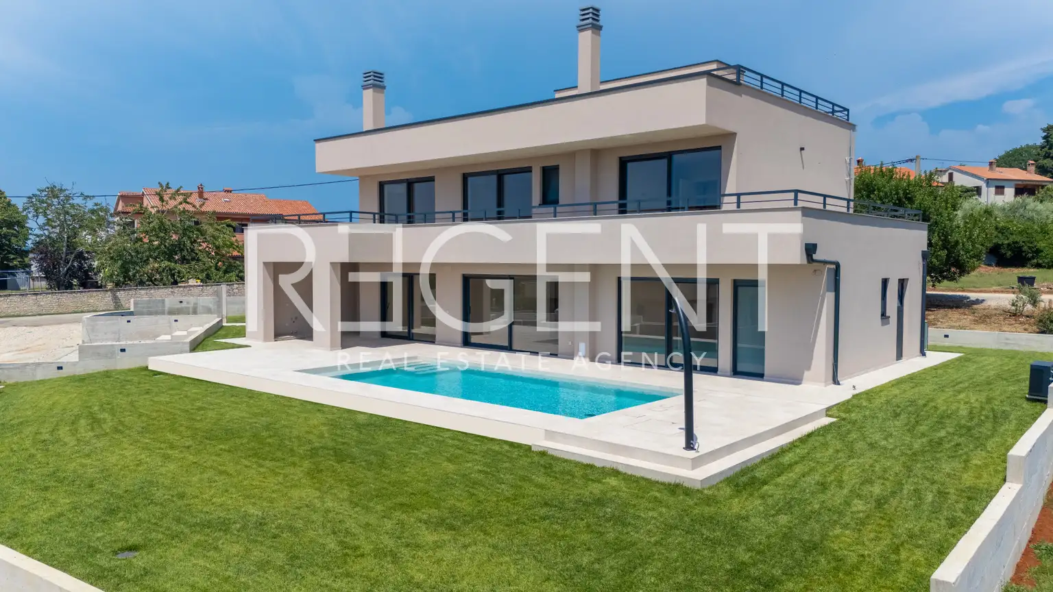 Poreč, okolica – Nowoczesna willa z tarasem na dachu
