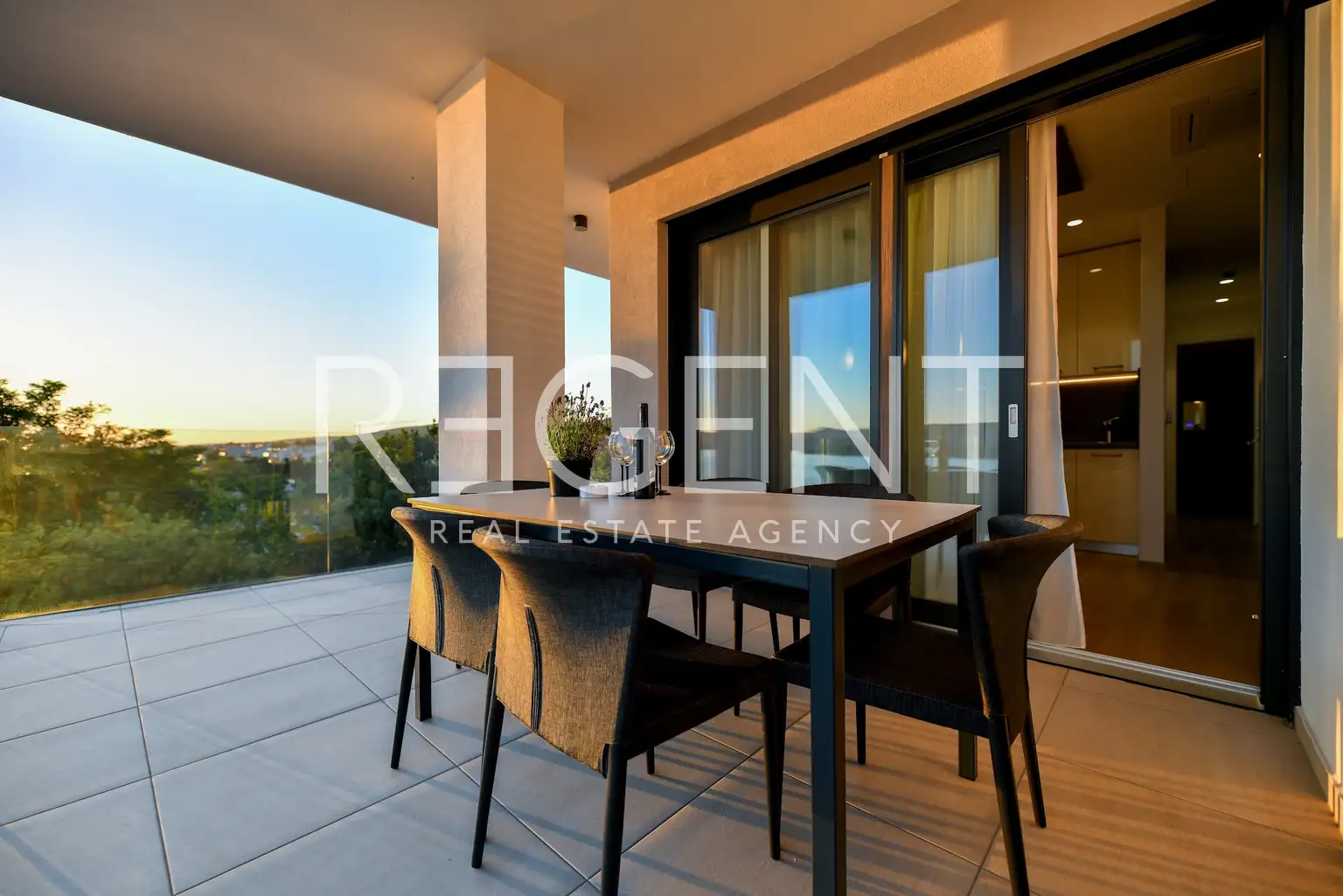 Zadar, Turanj – Luksuzna vila s apartmanima, prvi red do mora