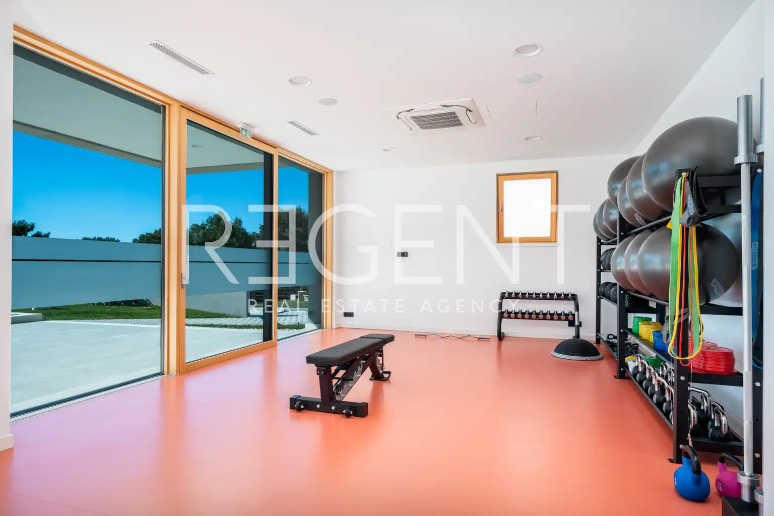 Split, Žnjan - Luksuzno dvosobno stanovanje z odprtim pogledom na morje