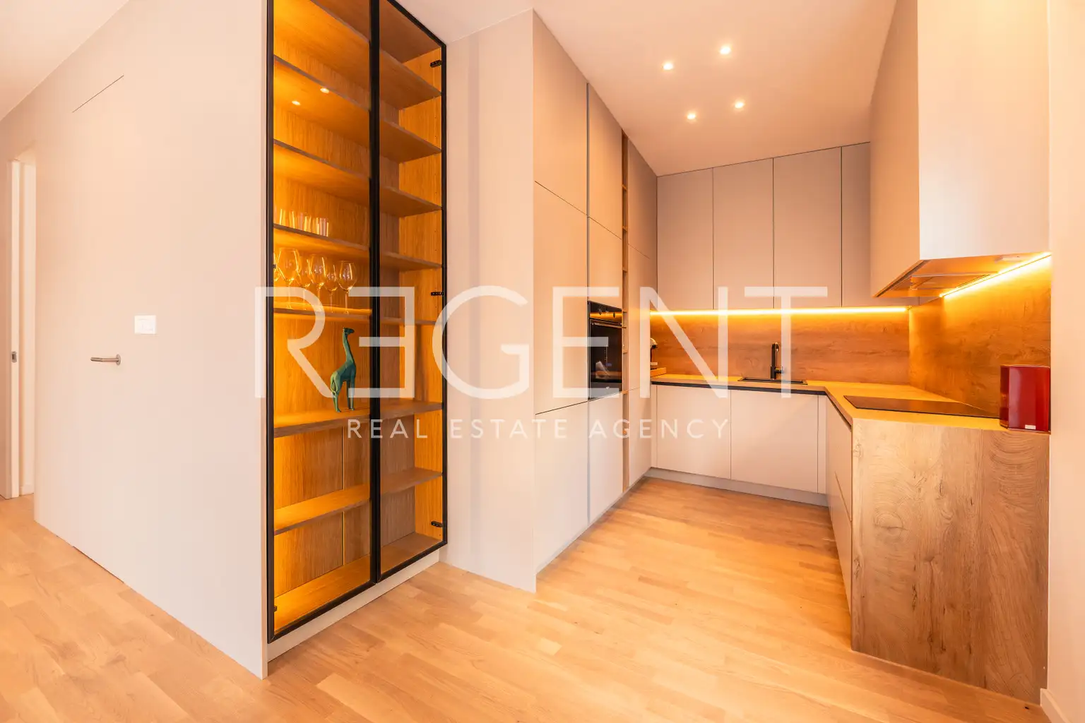 Zagreb, Srebrnjak - moderan trosoban stan s terasom