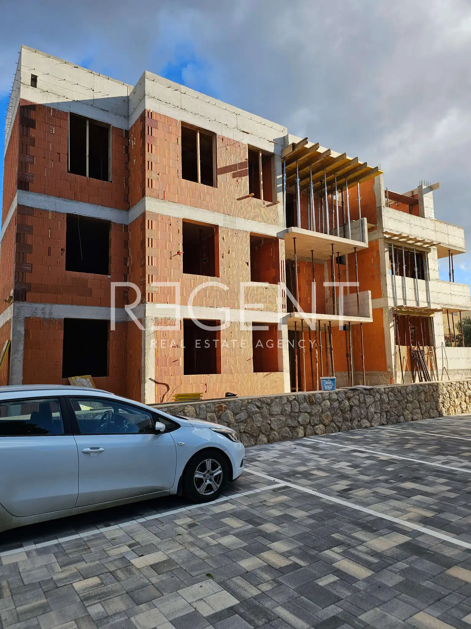 Pag,Novalja – Moderan dvosoban stan sa vrtom 54 m2 novogradnja