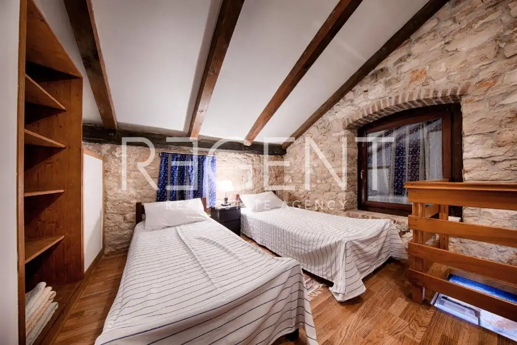 Brač - Moderna vila prvi red uz more