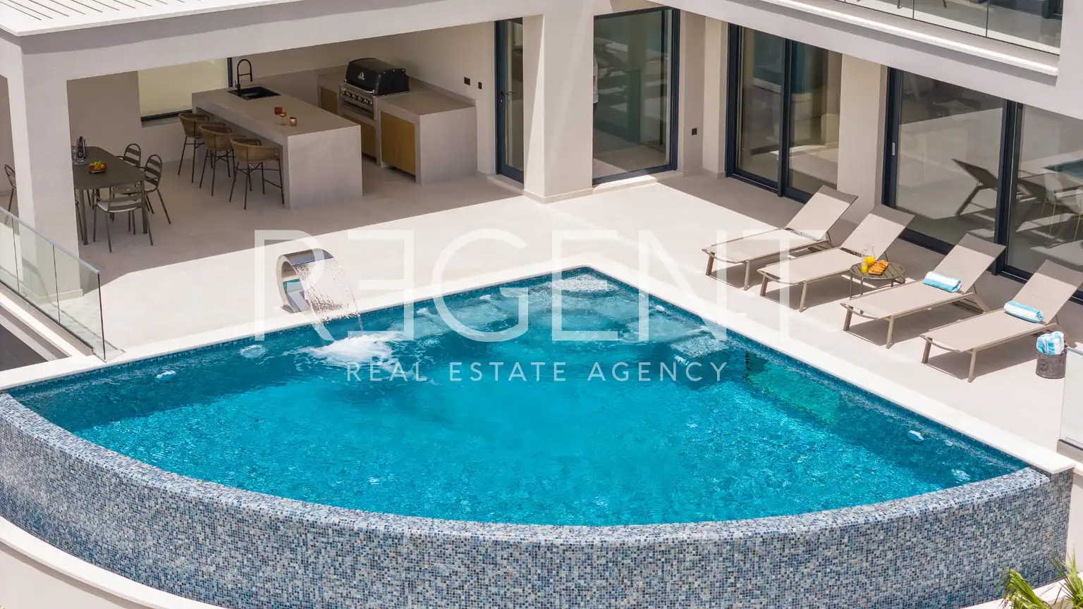 Podstrana - Vila s bazénom a výhľadom na more