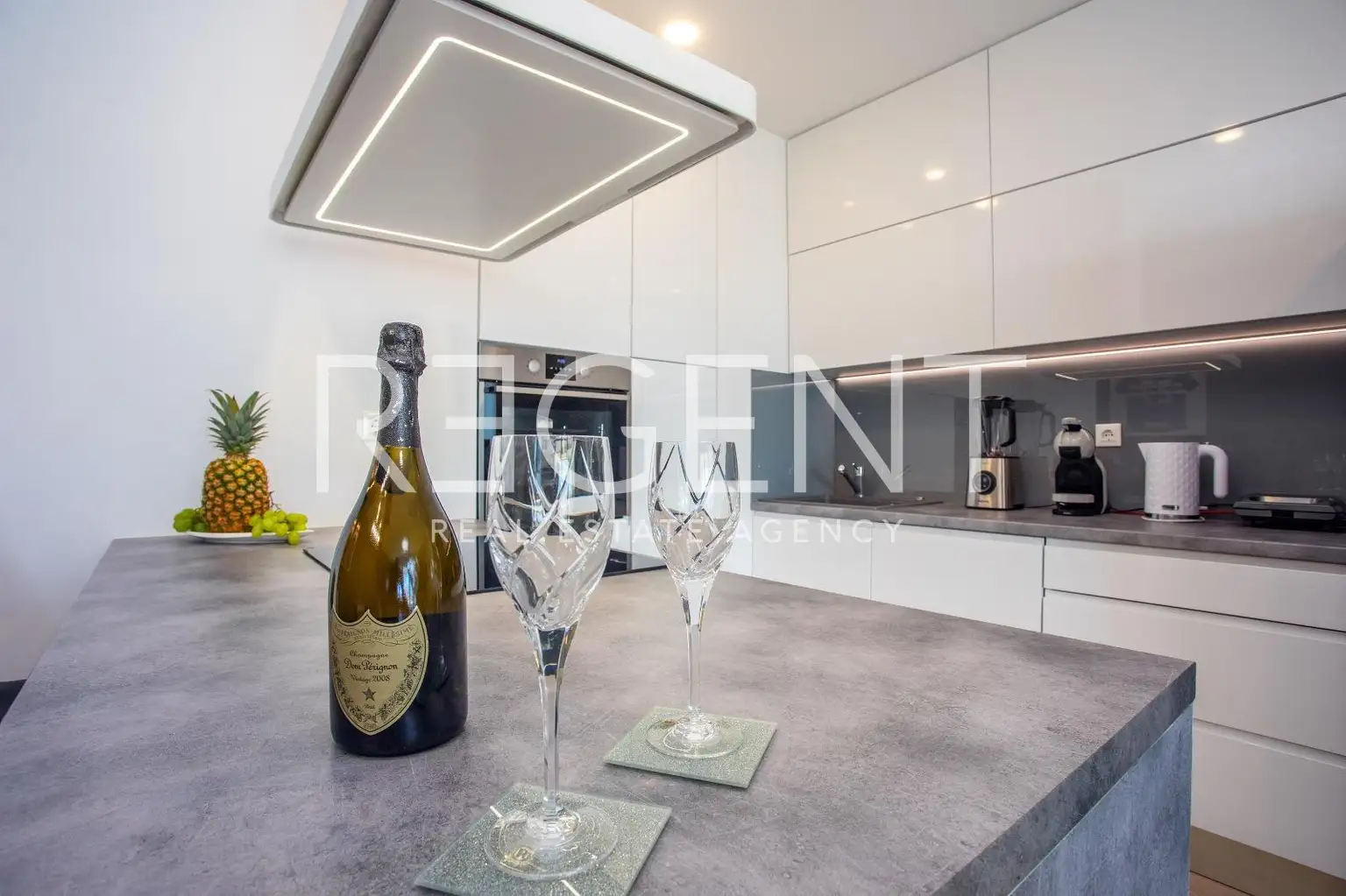 Split, Žnjan - Dvosoban stan sa loggiom i pogledom na more