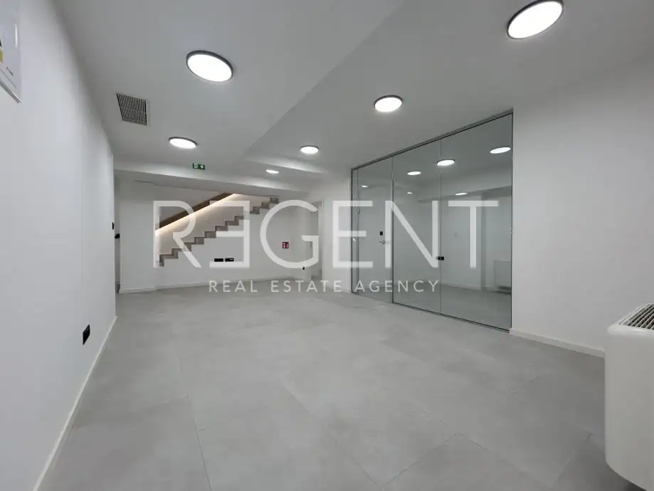 Zagabria, Trešnjevka - ampio locale commerciale su due livelli con parcheggio