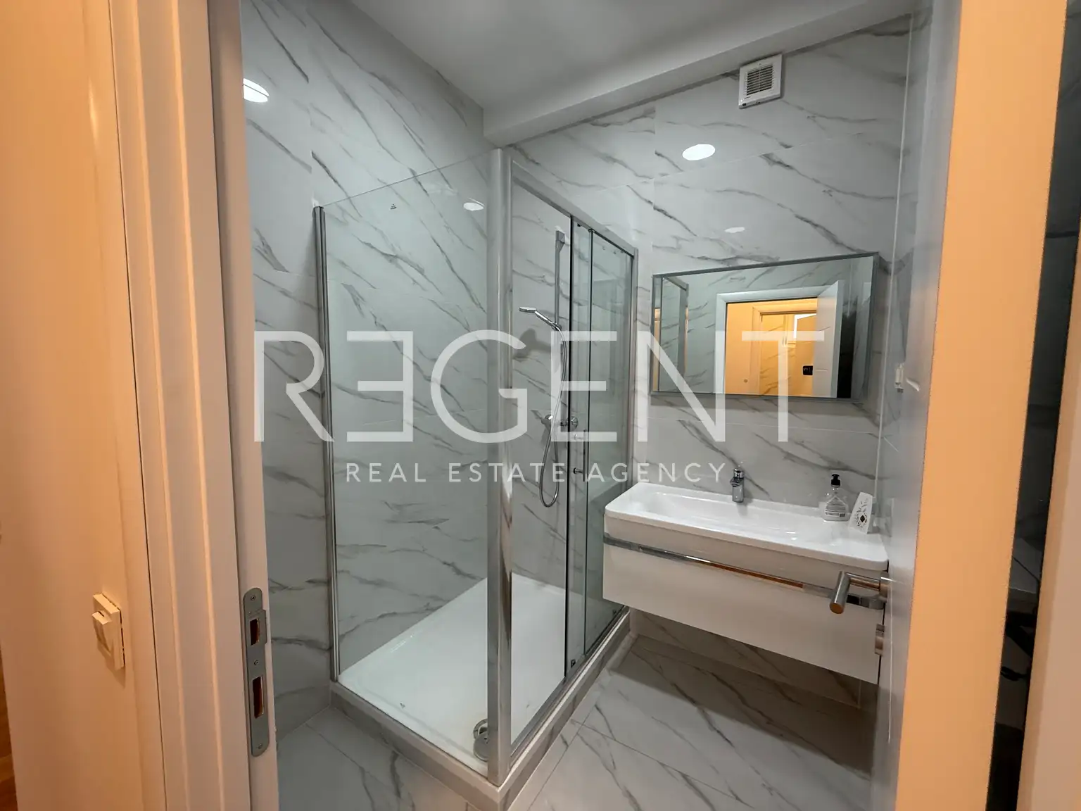 Загреб, Центр - коммерческое/жилое помещение в самом центре города.