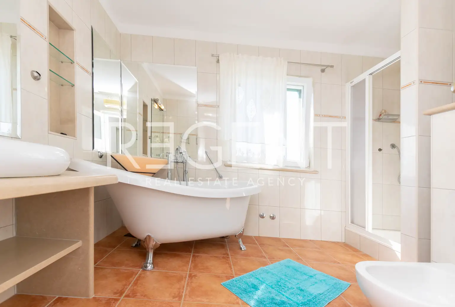 Brač, Mirca - kamenná vila s výhľadom na more, 300m2