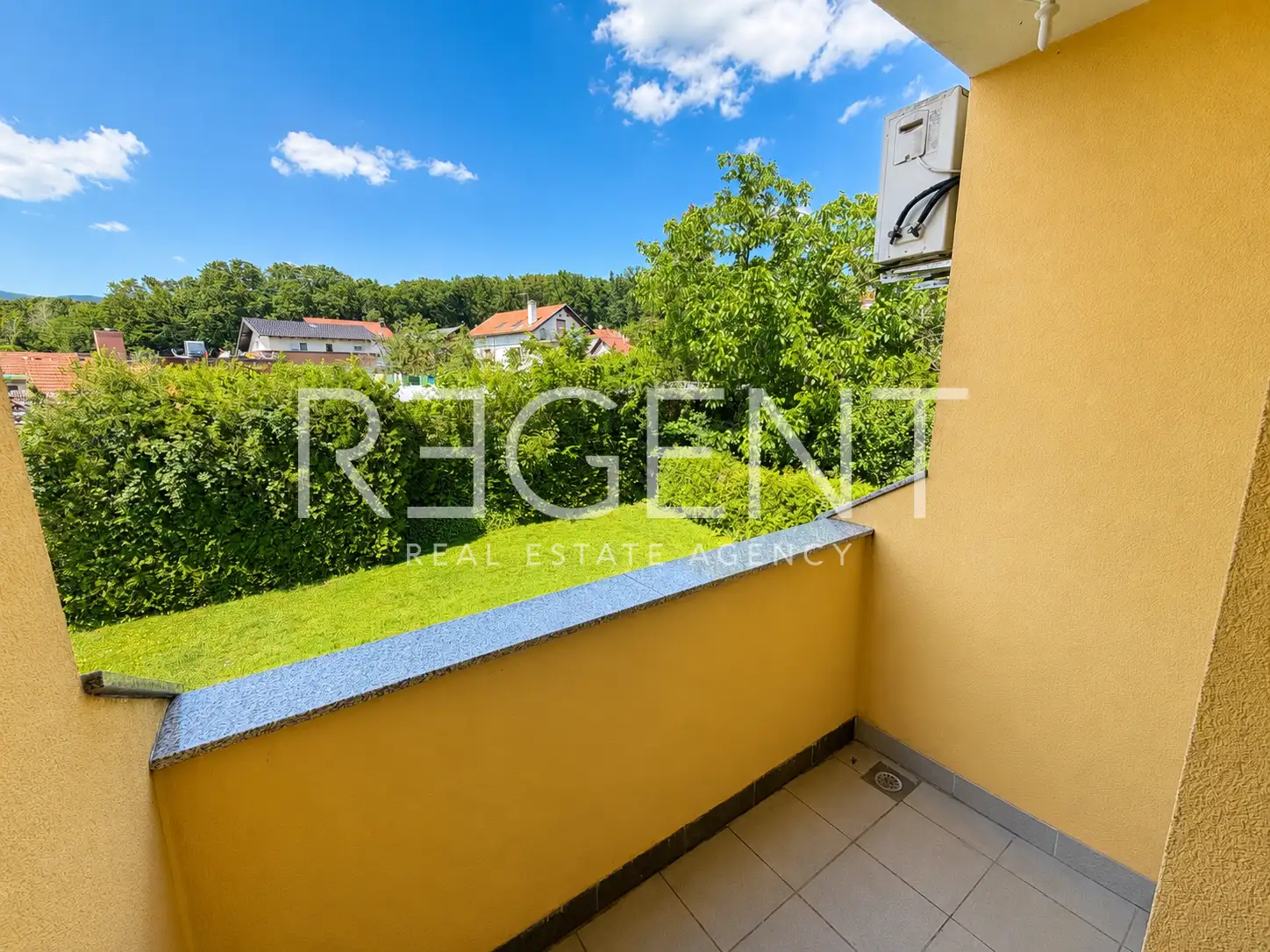 Dům 275 m² k pronájmu, Jazbina — zahrada, 2 garáže
