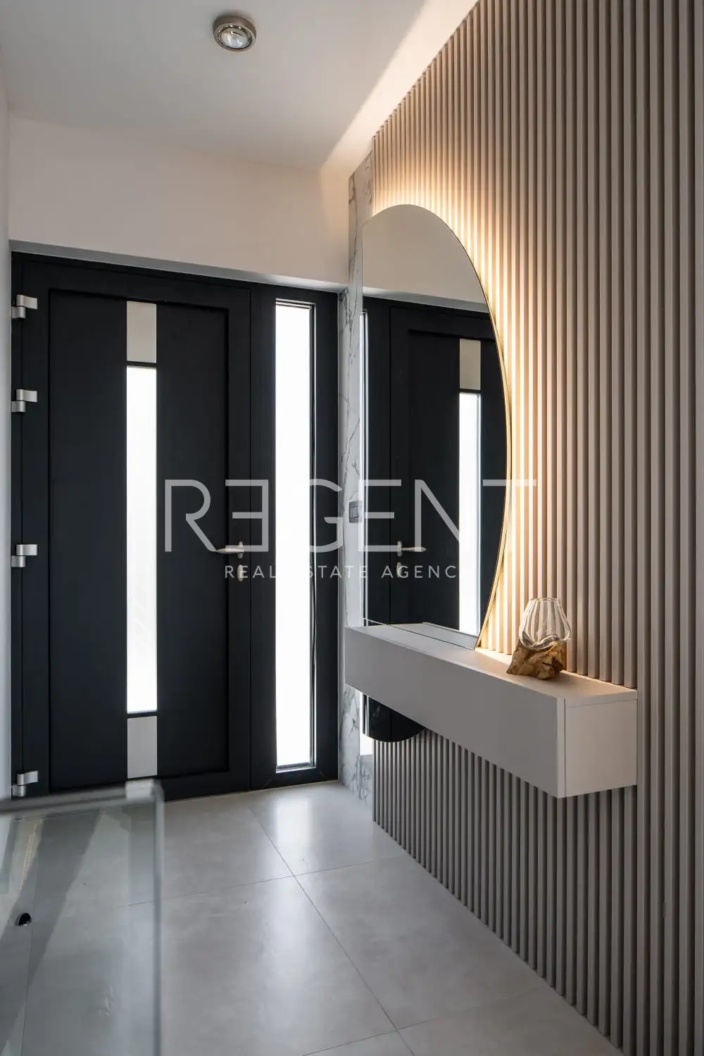 Podstrana - Moderná luxusná vila s bazénom a strešnou terasou