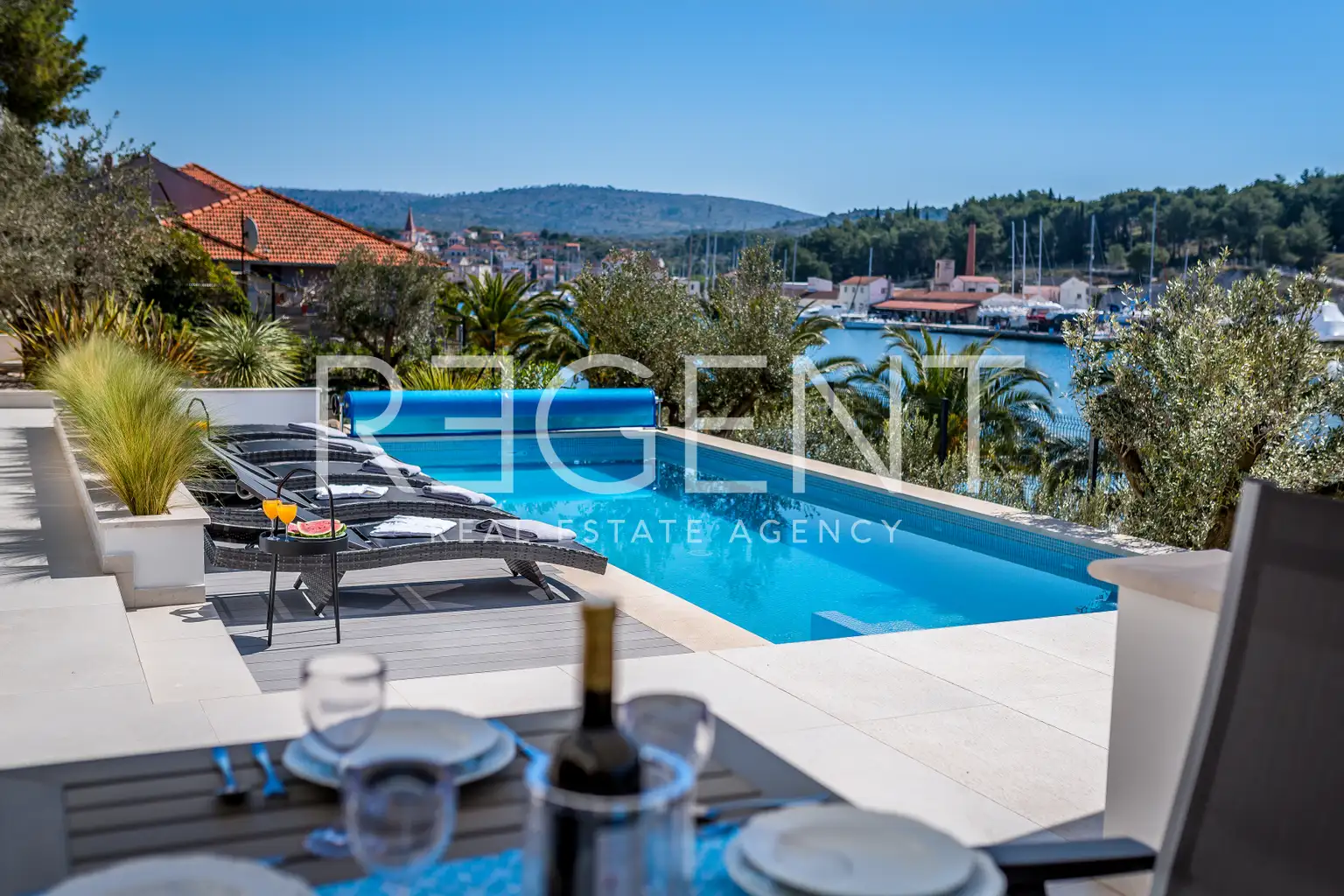 Milna, Brač – Luksuzna vila prvi red do mora s bazenom