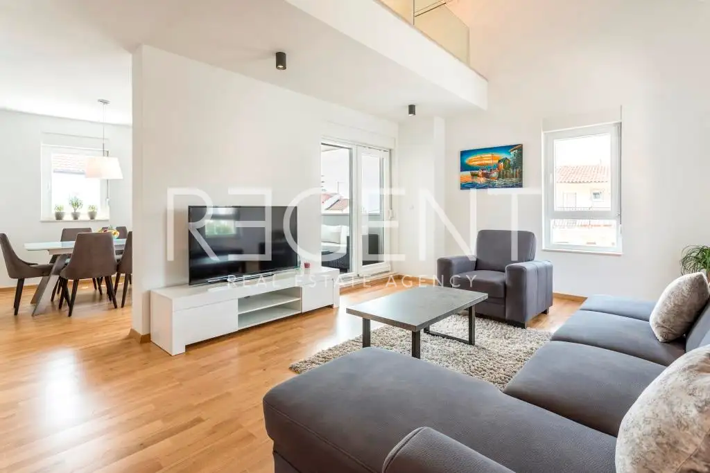 Podstrana - Three-room apartment with a terrace