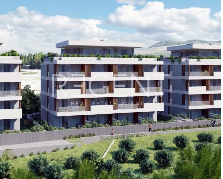 Split, Žnjan - Trosoban stan s pogledom na more i dva garažna mjesta 73 m2