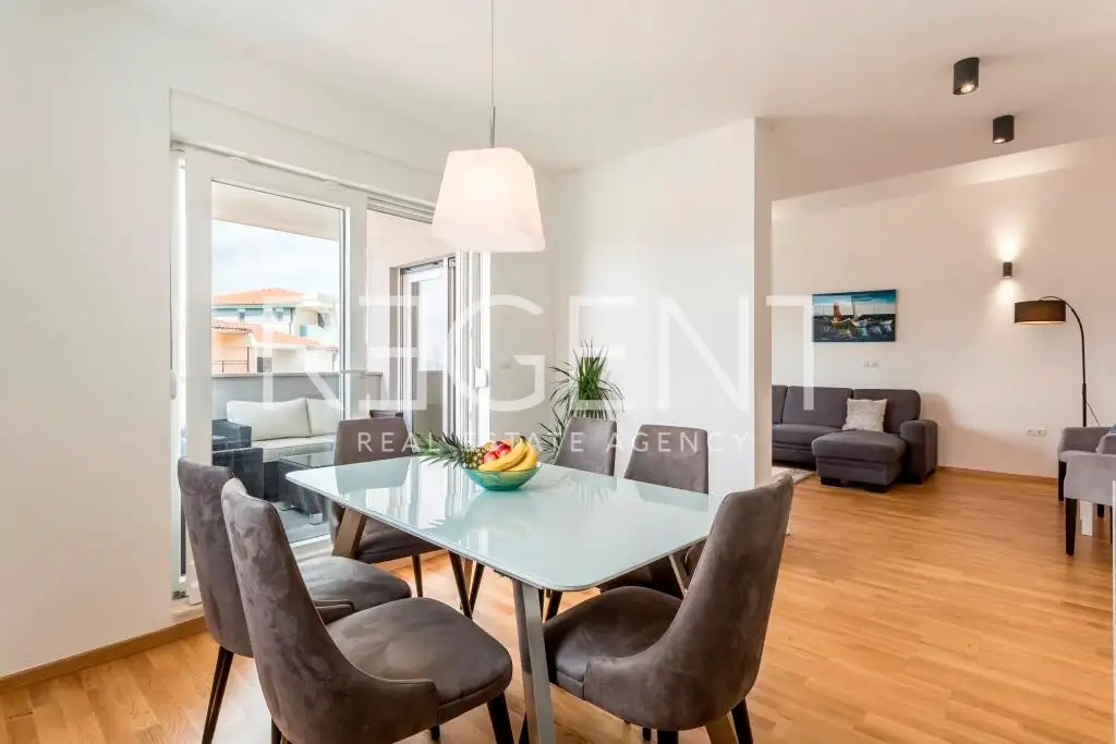 Podstrana - Three-room apartment with a terrace