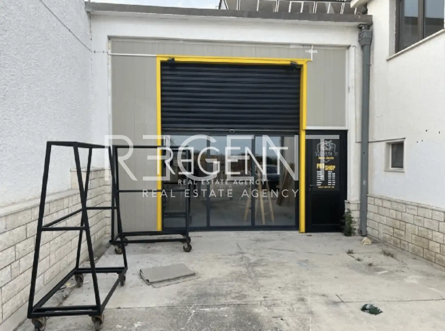 Trogir - Stambeno poslovna zgrada 1380 m2 s pripadajućim zemljištem na izvrsnoj lokaciji