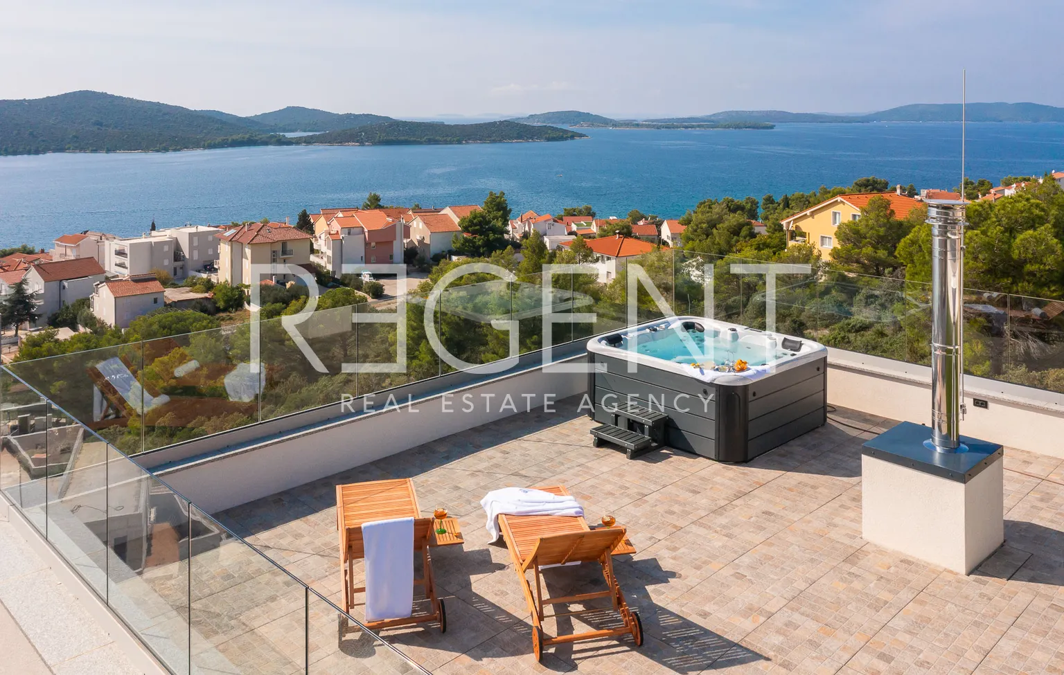 Šibenik, Žaborić - Moderne, neu erbaute Villa mit Pool 380 m2