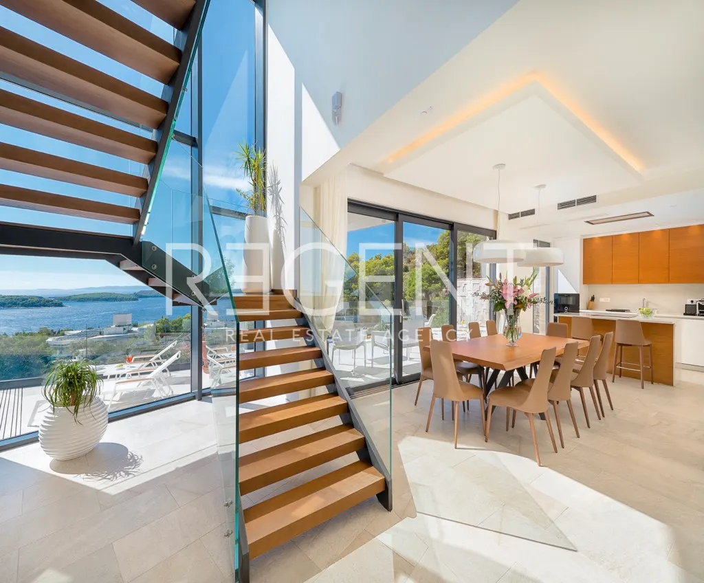 Hvar – Moderna vila s pogledom na more 195 m2