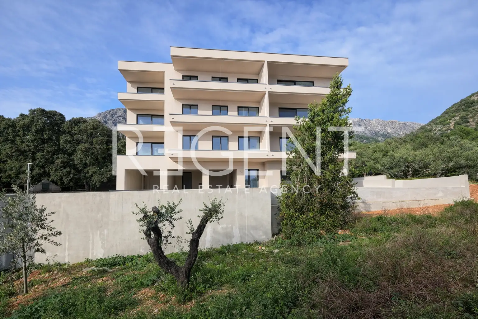 Makarska, Drvenik - Dvosoban stan u novogradnji kraj mora