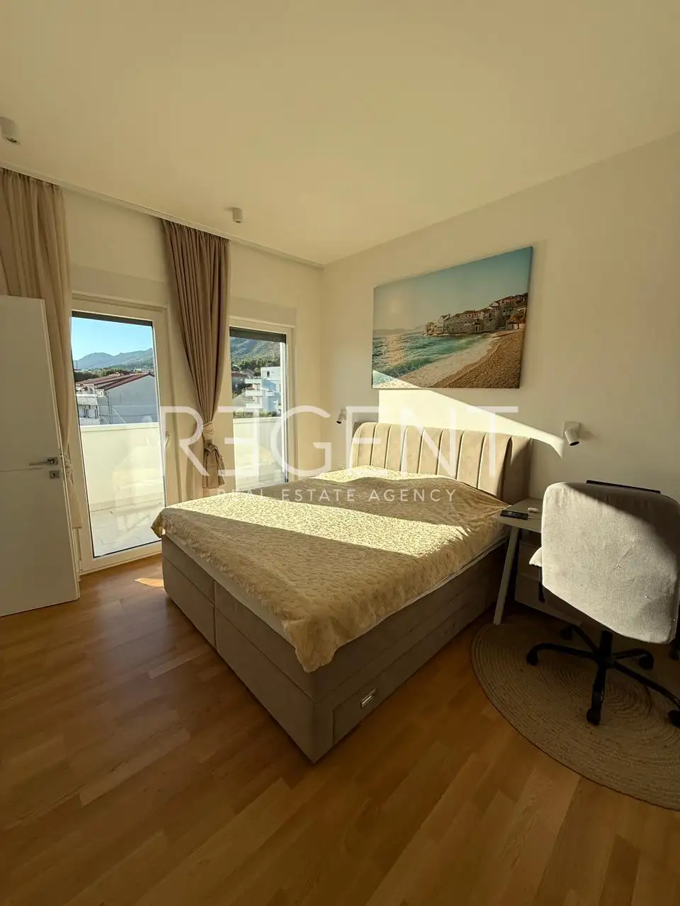 Castel Stafilić - Attico con due camere da letto e garage