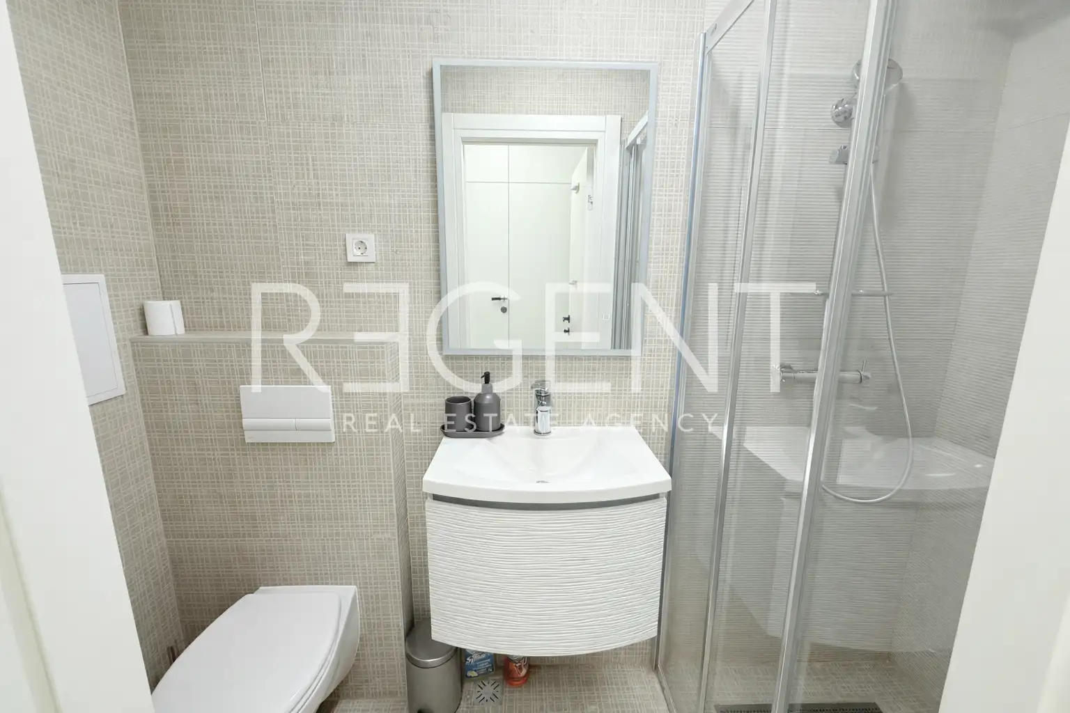 Zagreb, Centar - potpuno renoviran jedosoban stan u centru grada