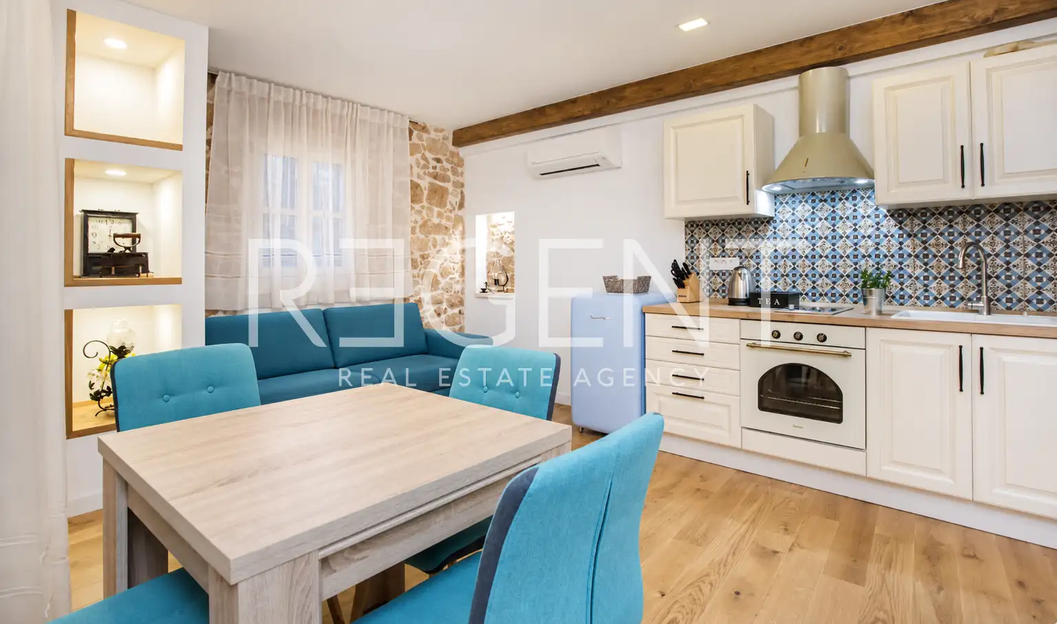 Šibenik, centrum – zrekonstruovaný kamenný dům se třemi apartmány