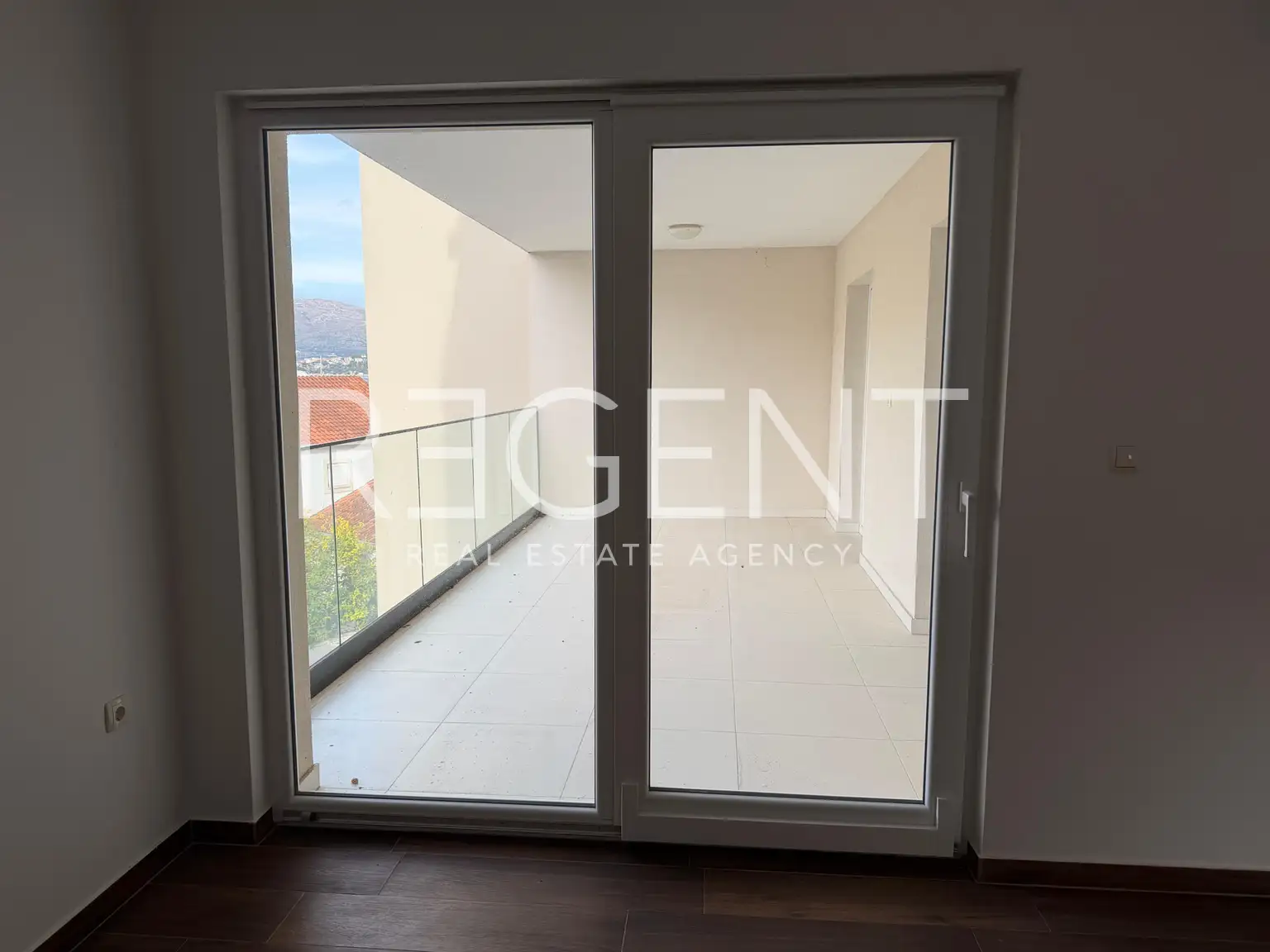 Čiovo, Okrug Gornji - Appartement une chambre, premier rang face à la mer