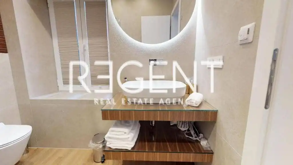 Split, Centar - Dioklecijanova Palača dva studio apartmana 65 m2