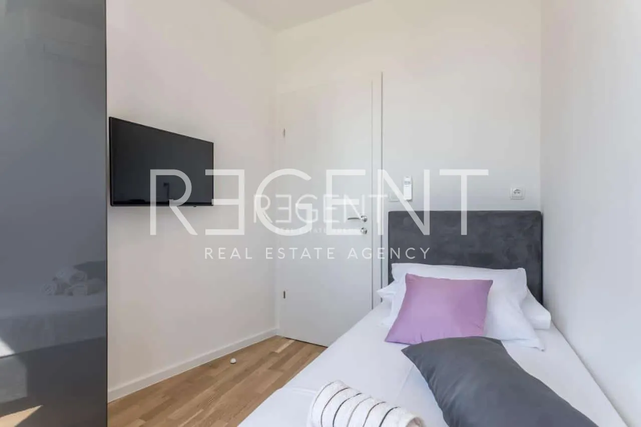 Split, Žnjan - Luksusowy dwupokojowy penthouse 70 m2 z tarasem