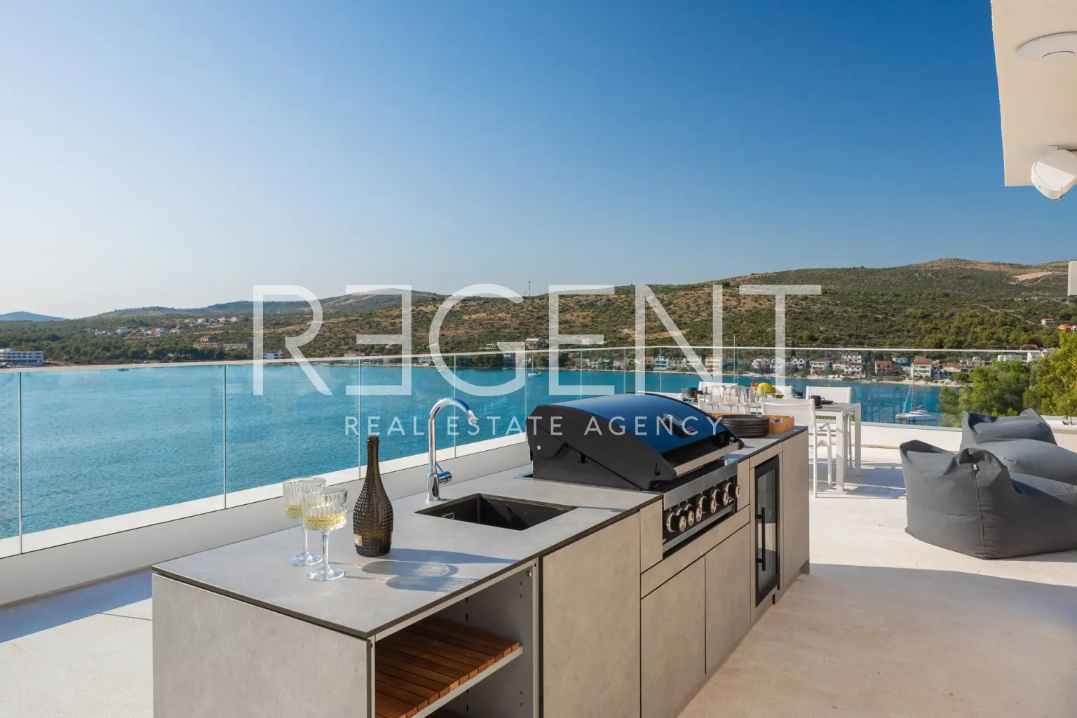 Šibenik, Rogoznica – Moderna vila s panoramskim pogledom na more