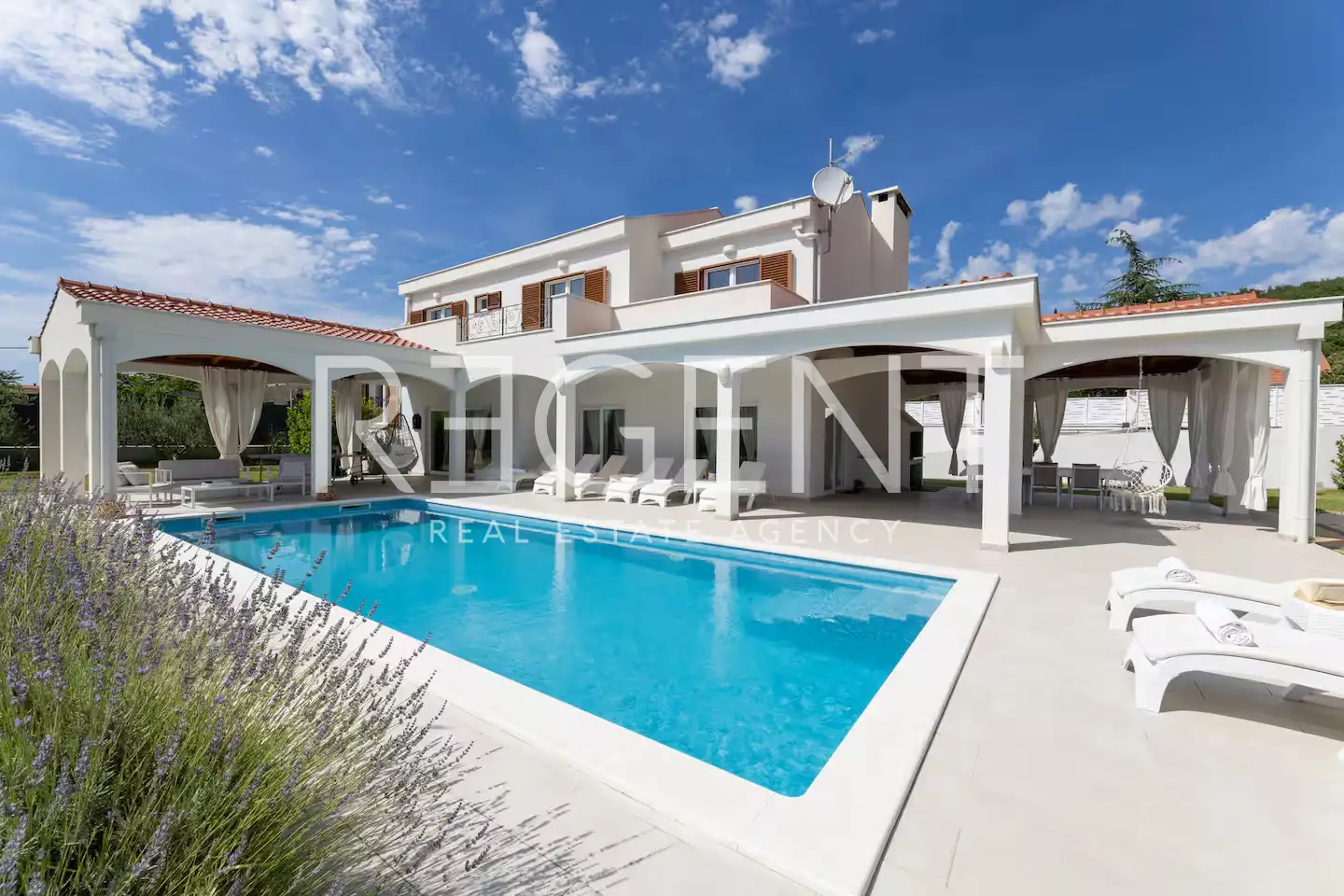 Maison avec piscine, 260m²