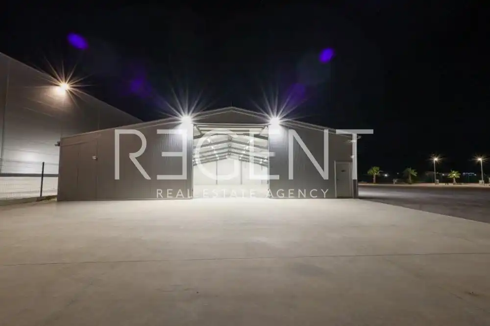 Trogir, Plano - obchodný priestor 500 m2