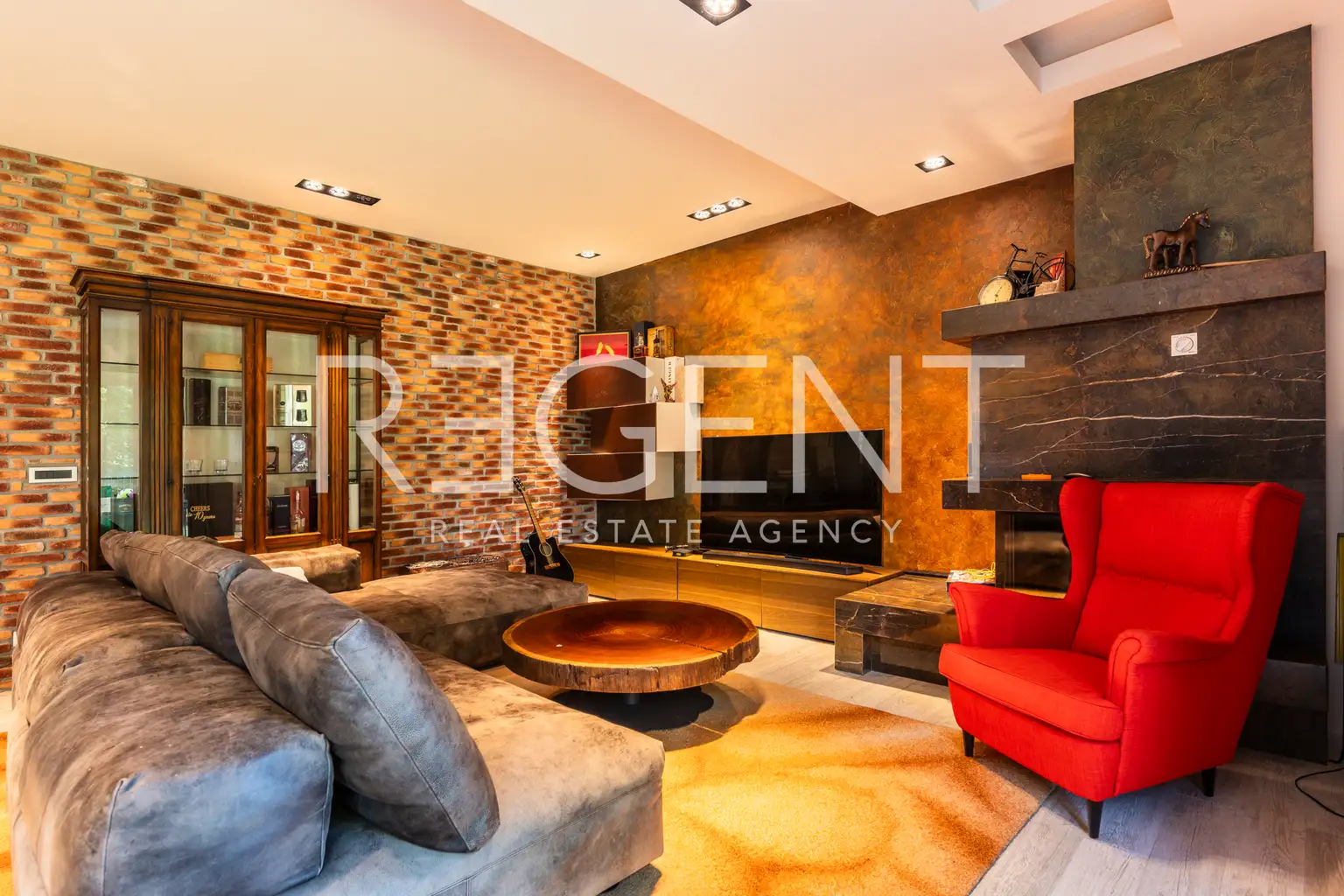 Kuća 376 m², Gornje Prekrižje — parcela 704 m²