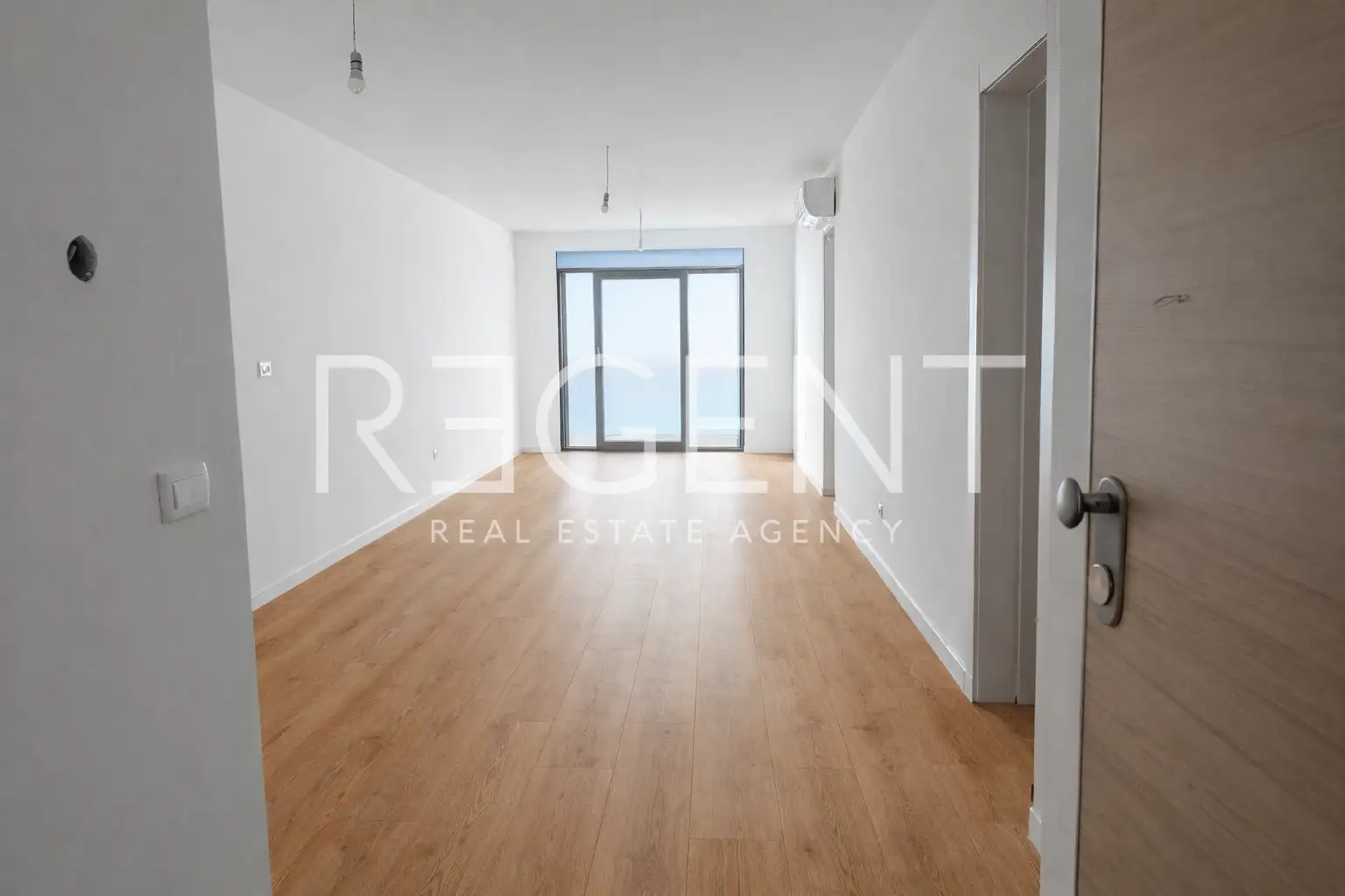 Makarska, Drvenik - Dvosoban stan u novogradnji kraj mora