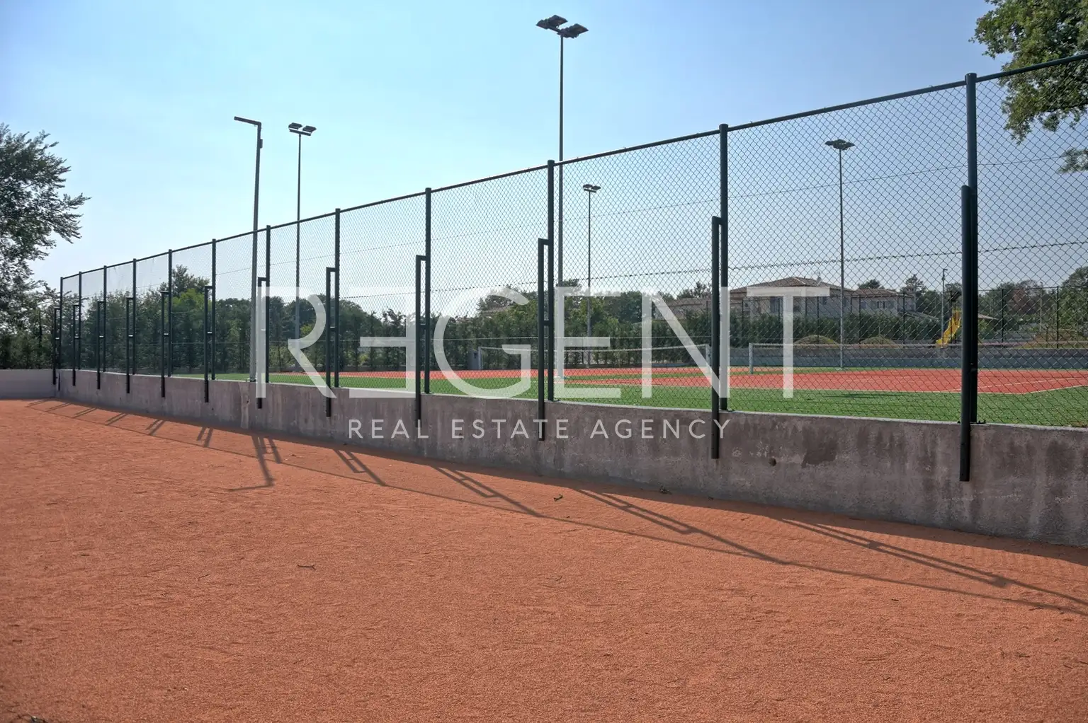 Istra, Poreč - Atraktivní kamenná vila s tenisovým kurtem a bazénem